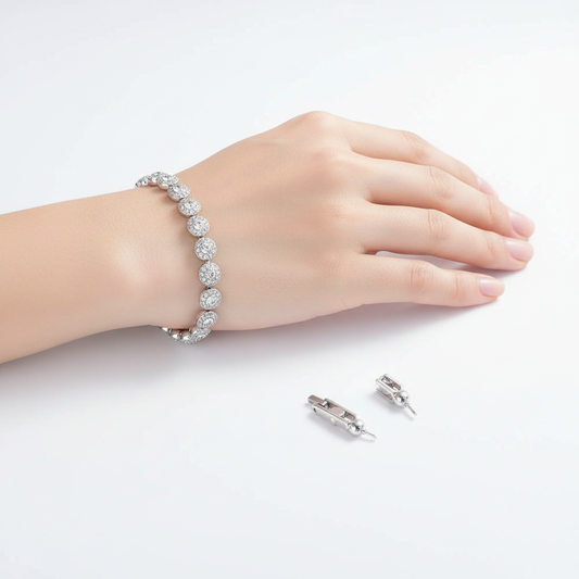 أسوارة فضية مع القطع المفكوكة