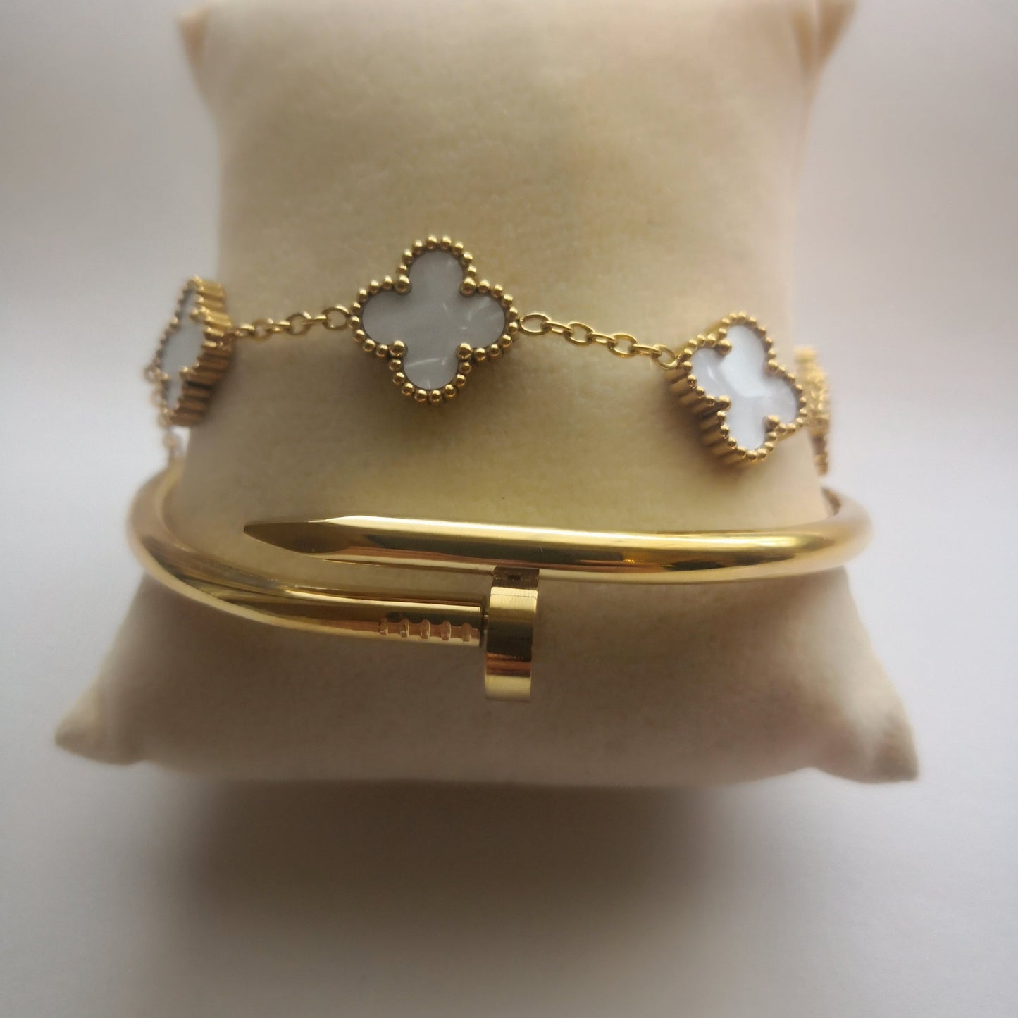 Spijker en Klaver Armbanden Goud en Wit - Intero Sieraden