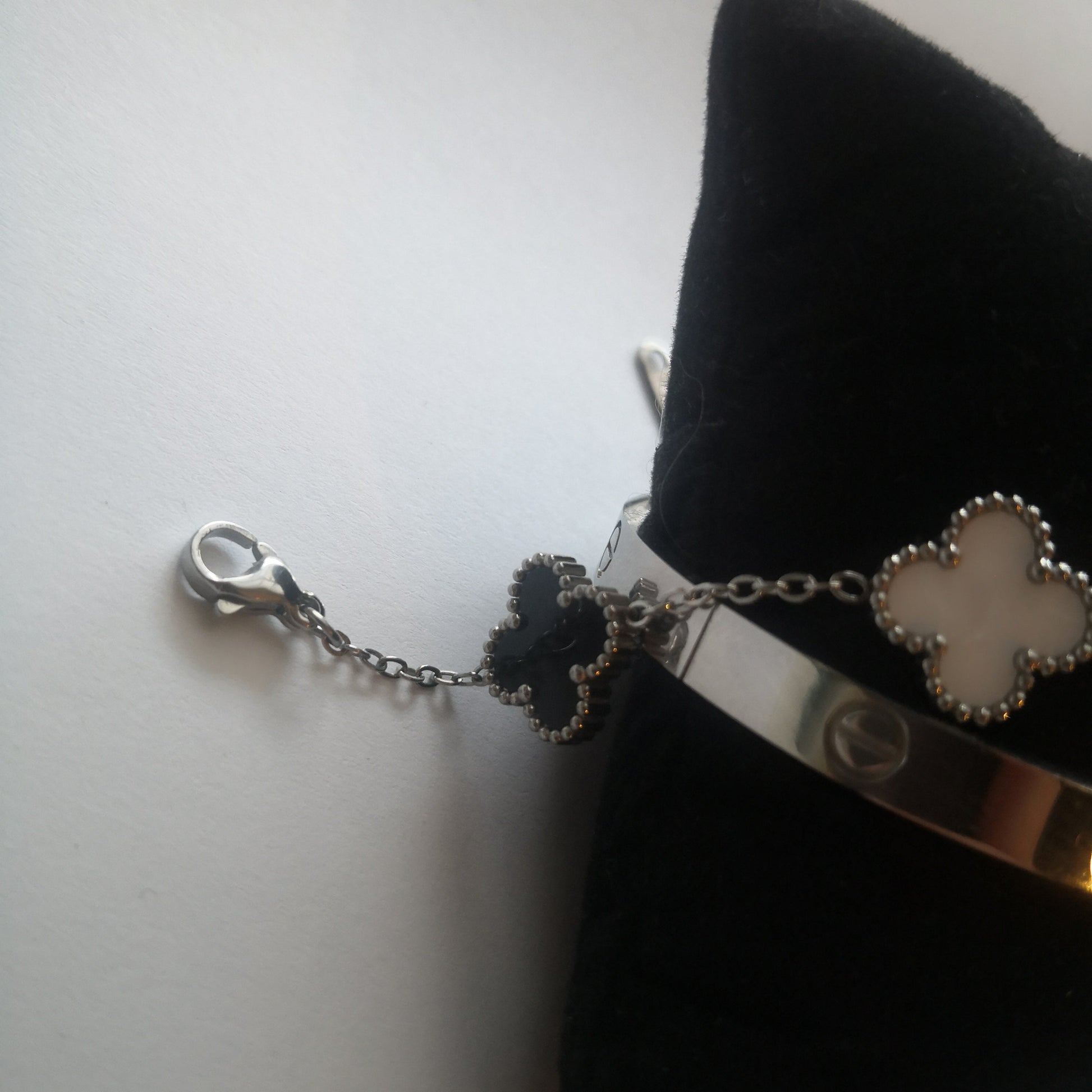 Trendy en Klaver Armbanden - Zilver en Zwart Wit - Intero Sieraden