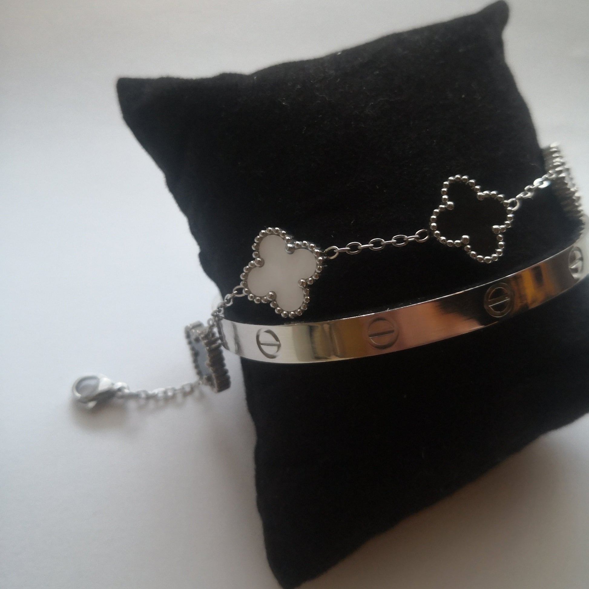 Trendy en Klaver Armbanden - Zilver en Zwart Wit - Intero Sieraden