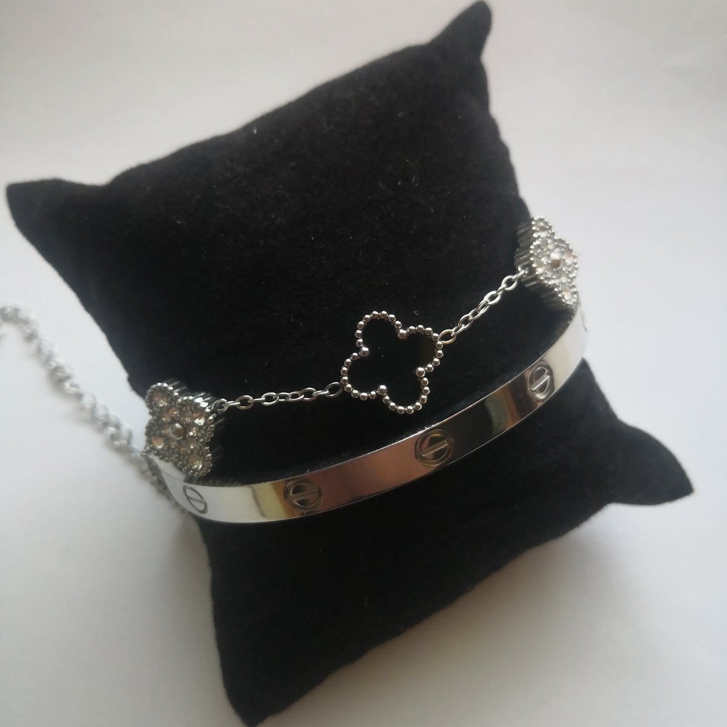 Trendy en Klaver Armbanden Zilver en zwart met Steentjes - Intero Sieraden