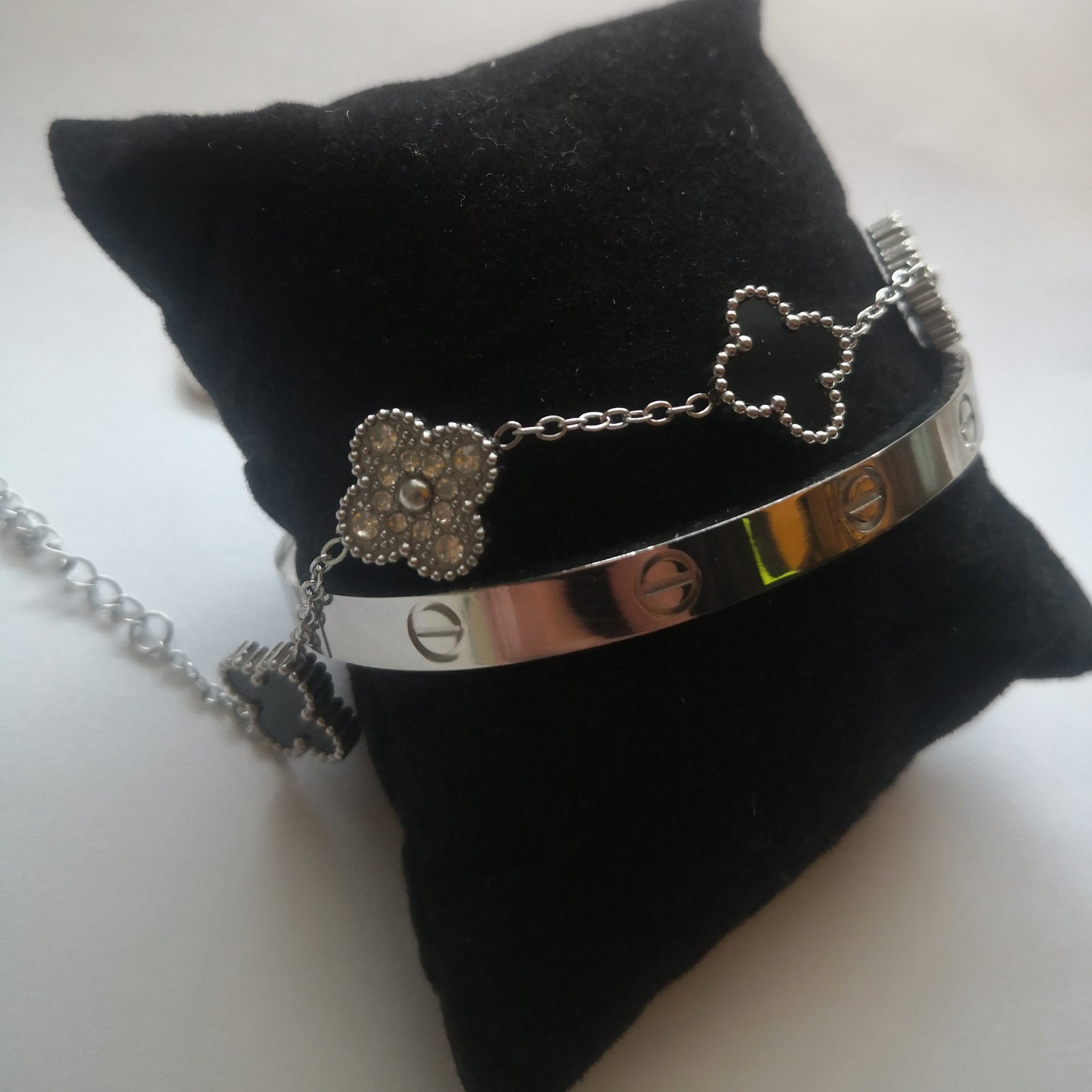 Trendy en Klaver Armbanden Zilver en zwart met Steentjes - Intero Sieraden