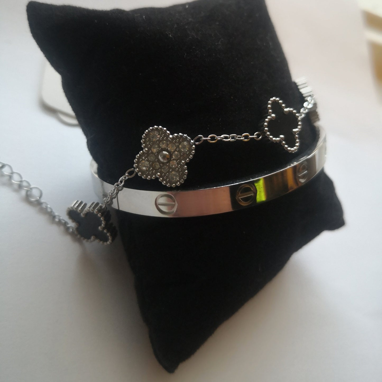 Trendy en Klaver Armbanden Zilver en zwart met Steentjes - Intero Sieraden