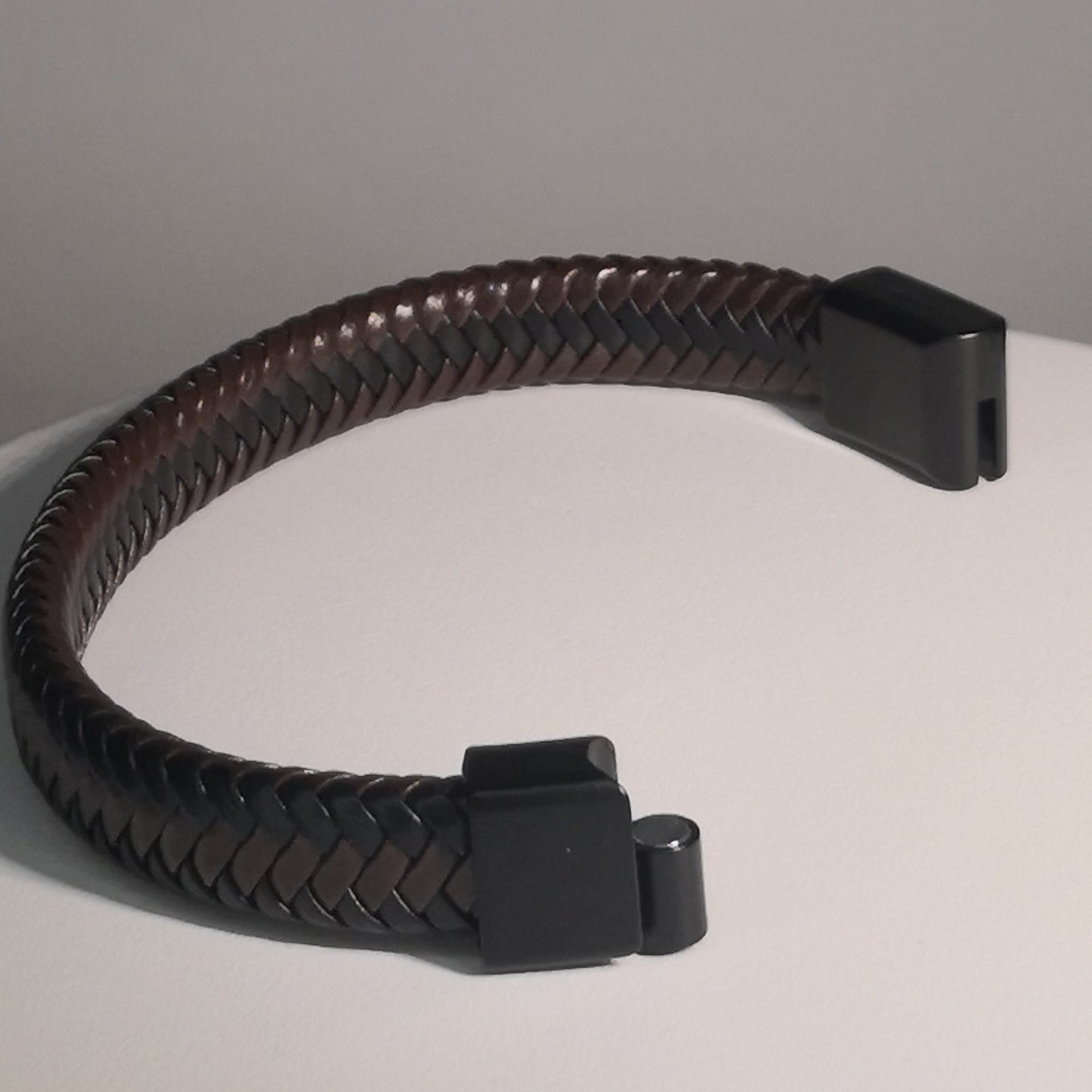 Brede Bruine en Zwarte Gevlochten Lederen Armband - Intero Sieraden
