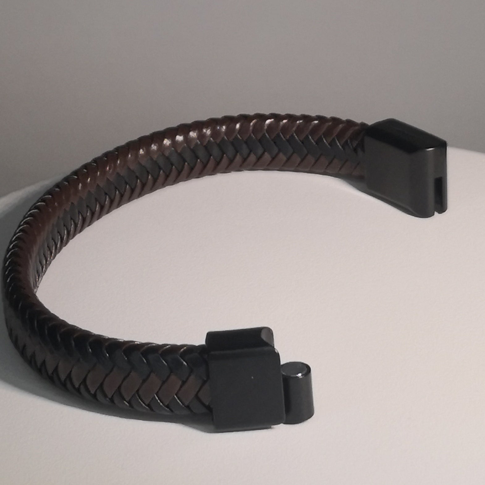 Brede Bruine en Zwarte Gevlochten Lederen Armband - Intero Sieraden
