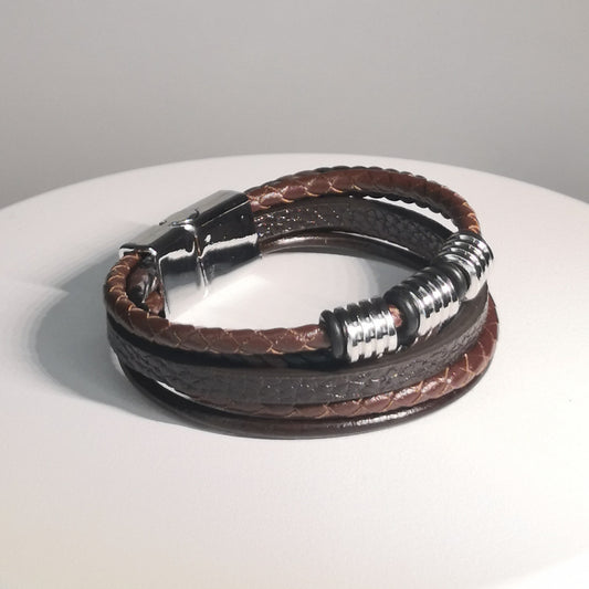 Bruine Gevlochten Lederen Armband met Zilverkleurige Metalen Details - Intero Sieraden