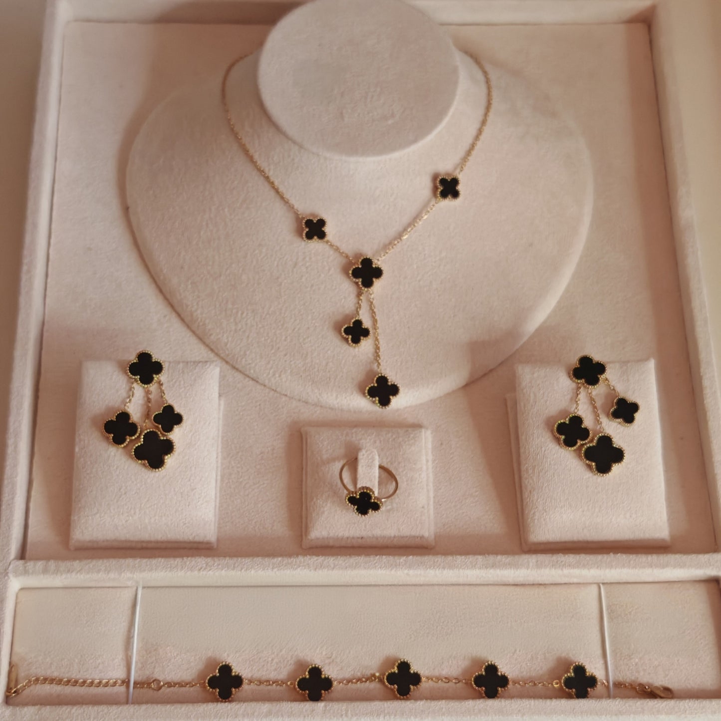 Luxe Sieradenset – Klavervorm | INTERO SIERADEN