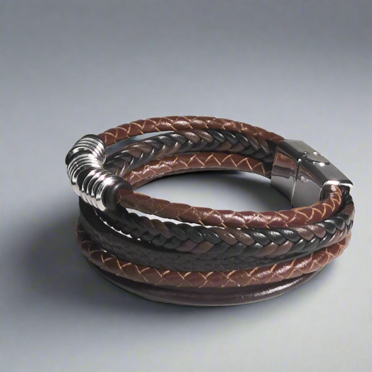 Bruine Gevlochten Lederen Armband met Zilverkleurige Metalen Details - Intero Sieraden