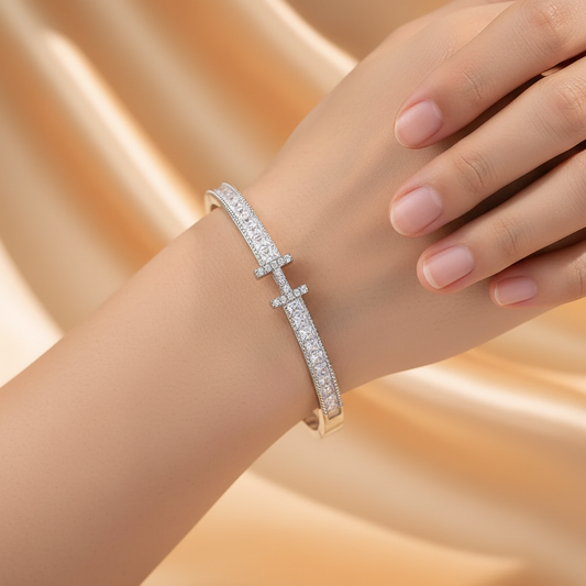 أسوارة H فضية بلمسة طبيعية