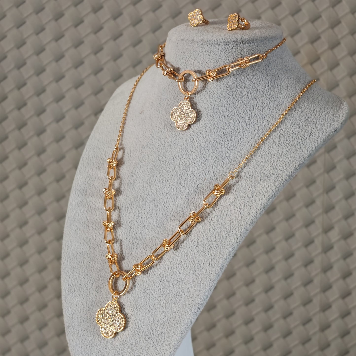 Golden Chic – 3-delige Sieradenset met Bloemdesign
