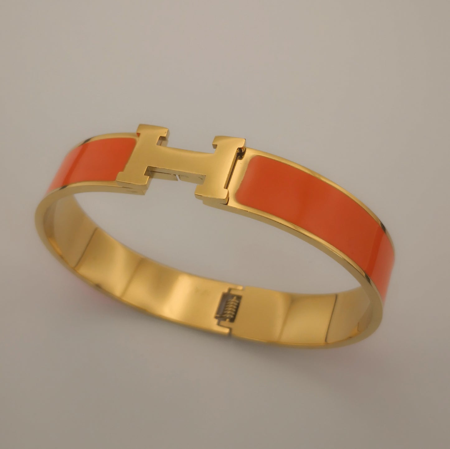 H letter Goudkleurige Armbanden - Intero Sieraden