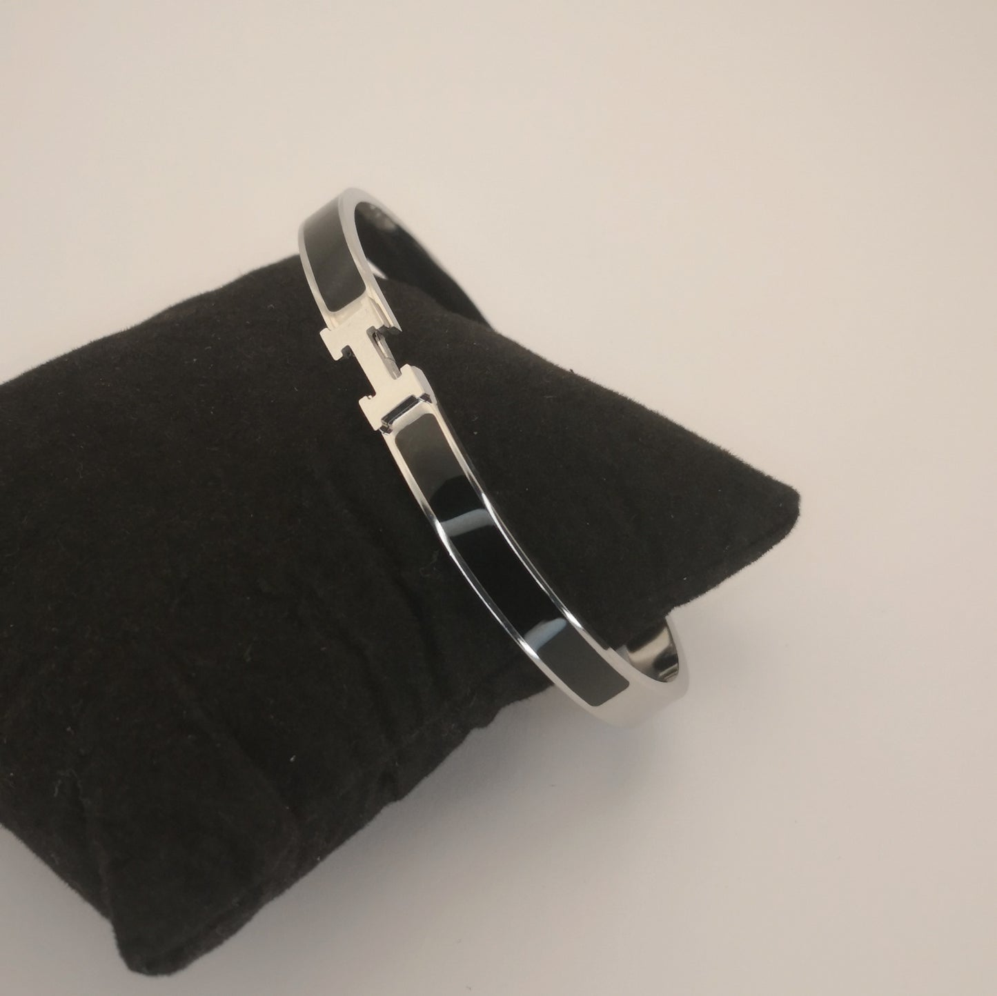 H letter Silverkleurige Armbanden - Dun - Intero Sieraden