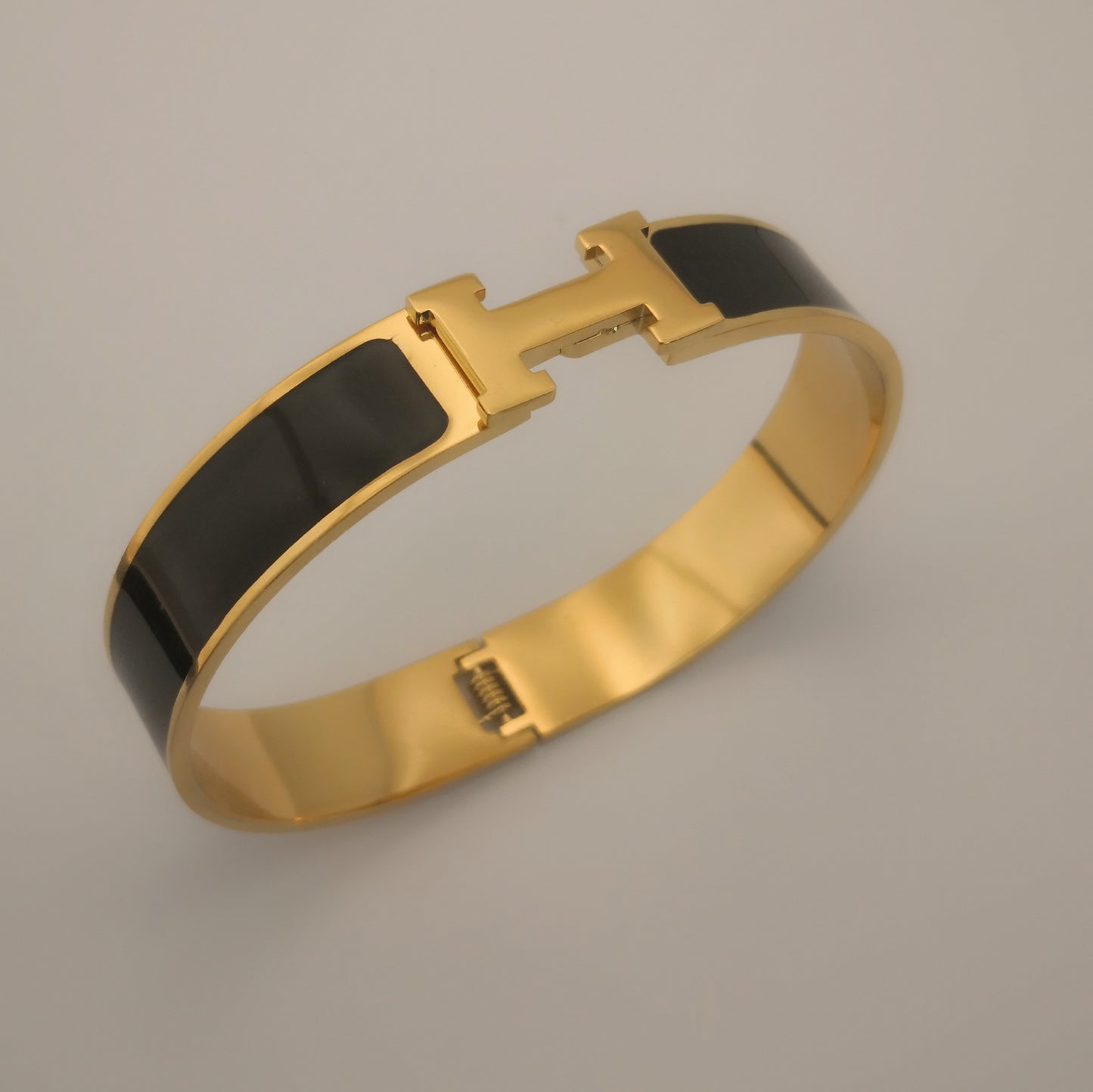 H letter Goudkleurige Armbanden - Intero Sieraden
