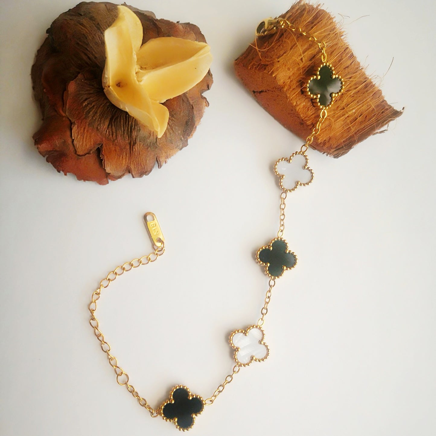 Klaver Armband Zwart en Wit Goudkleurige 18k - Intero Sieraden