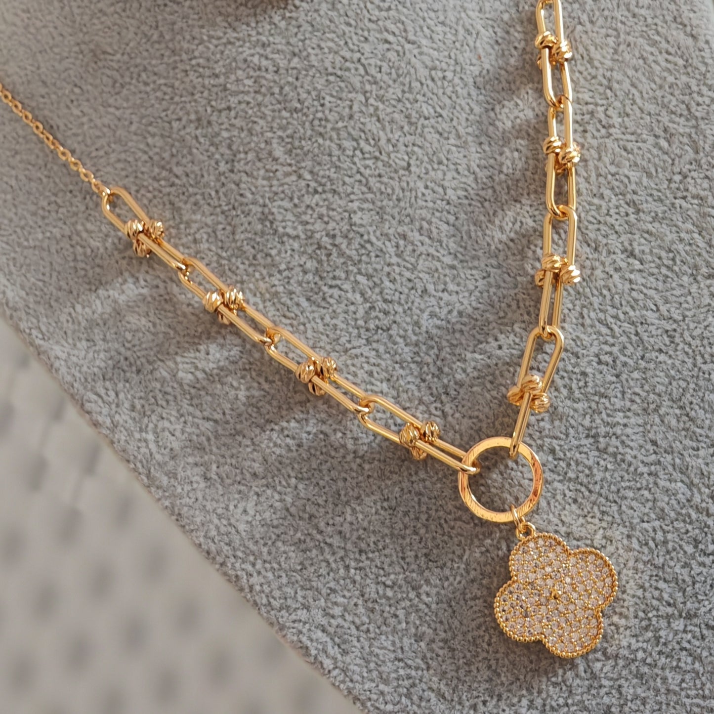Golden Chic – 3-delige Sieradenset met Bloemdesign