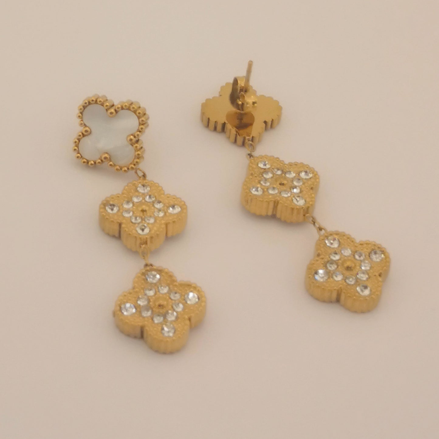 Refined clover earrings