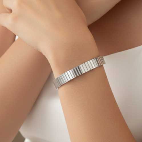 سوار نسائي أنيق من الفولاذ المقاوم للصدأ - فاخر ومقاوم للماء