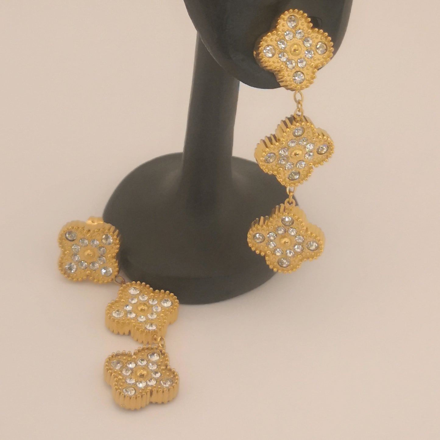 أقراط البرسيم المكررة