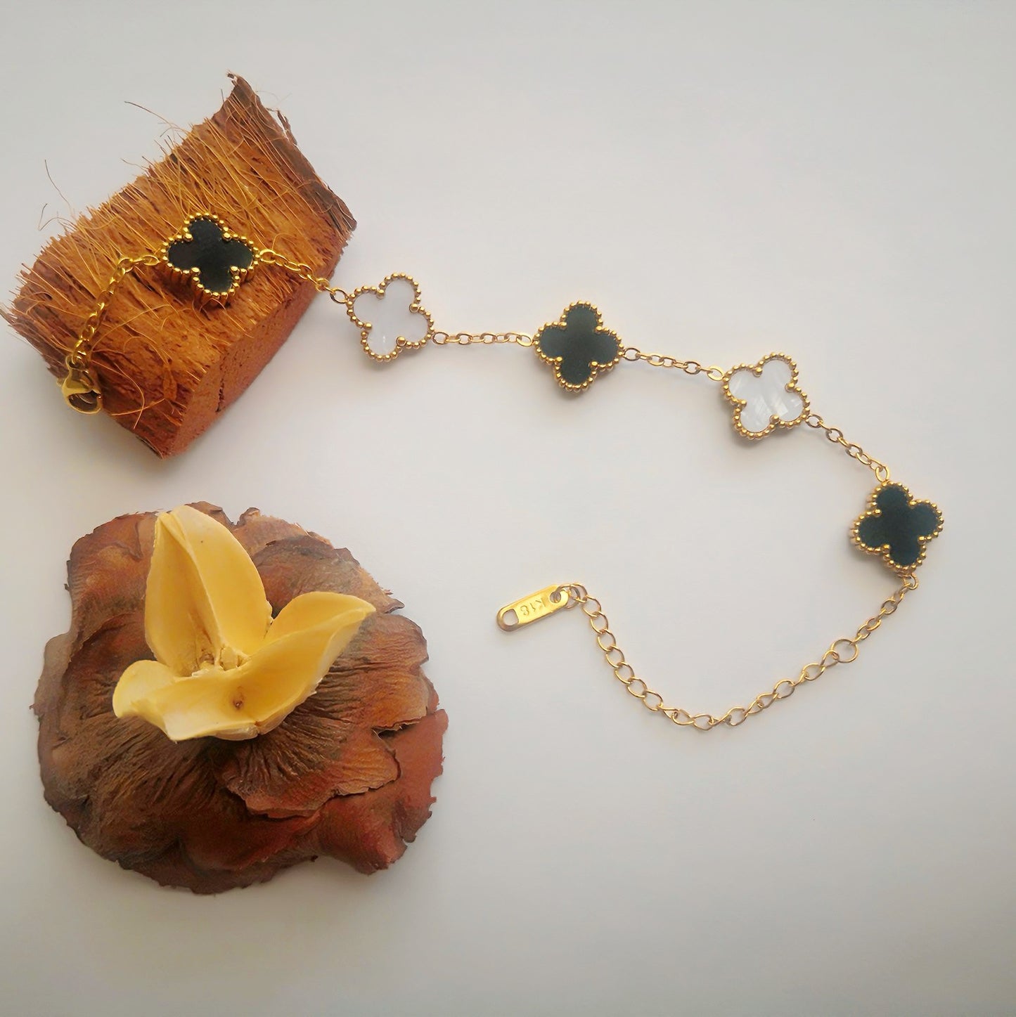 Klaver Armband Zwart en Wit Goudkleurige 18k - Intero Sieraden