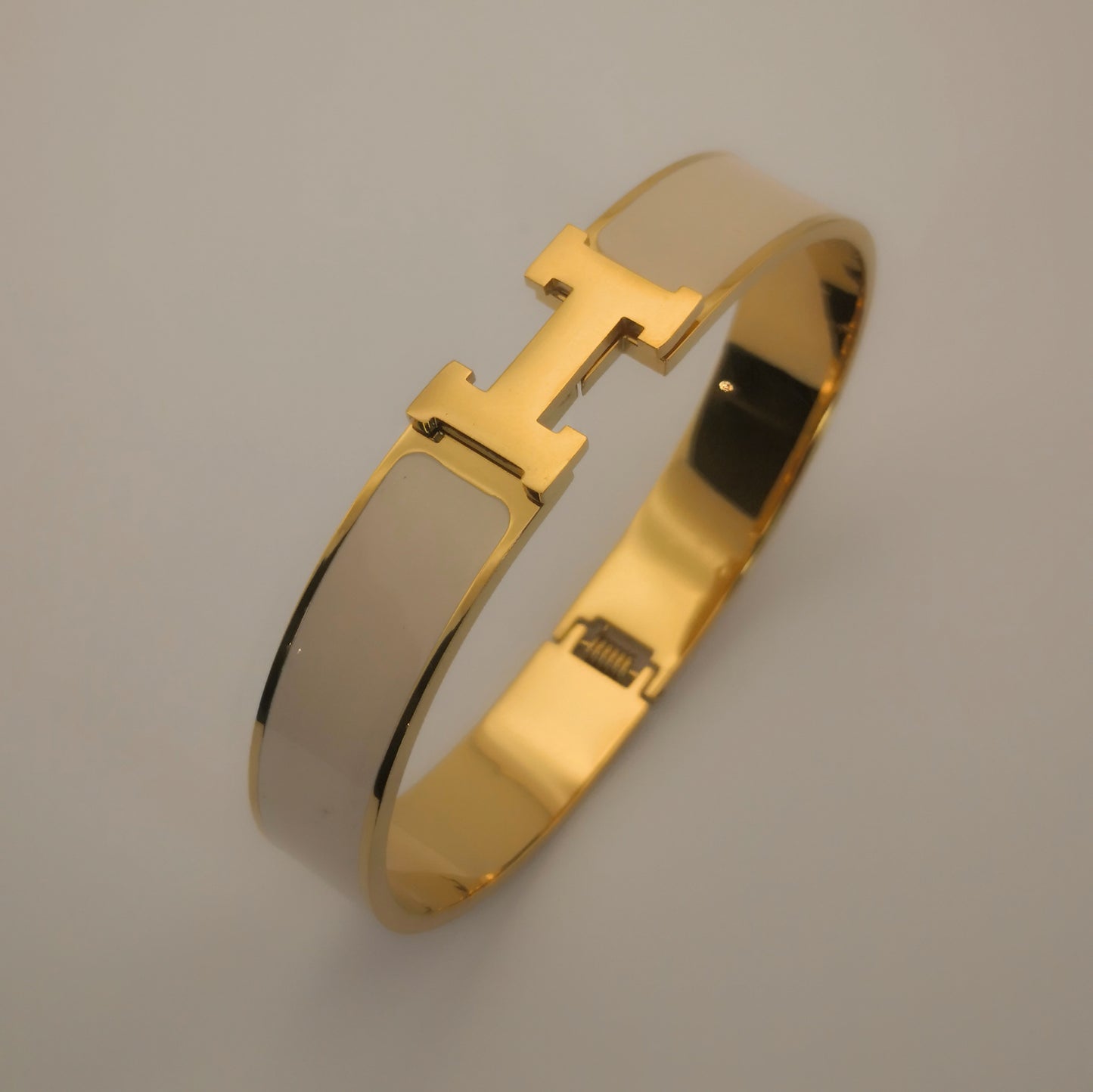 H letter Goudkleurige Armbanden - Intero Sieraden