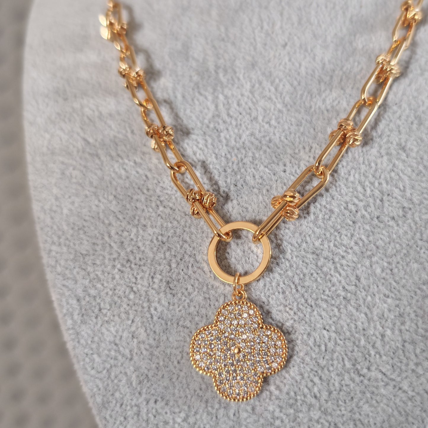 Golden Chic – 3-delige Sieradenset met Bloemdesign