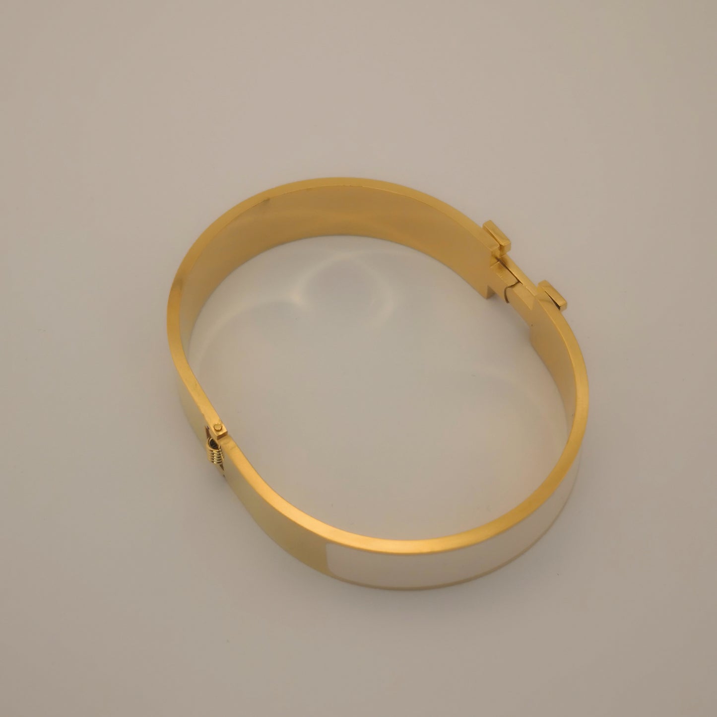 H letter Goudkleurige Armbanden - Intero Sieraden