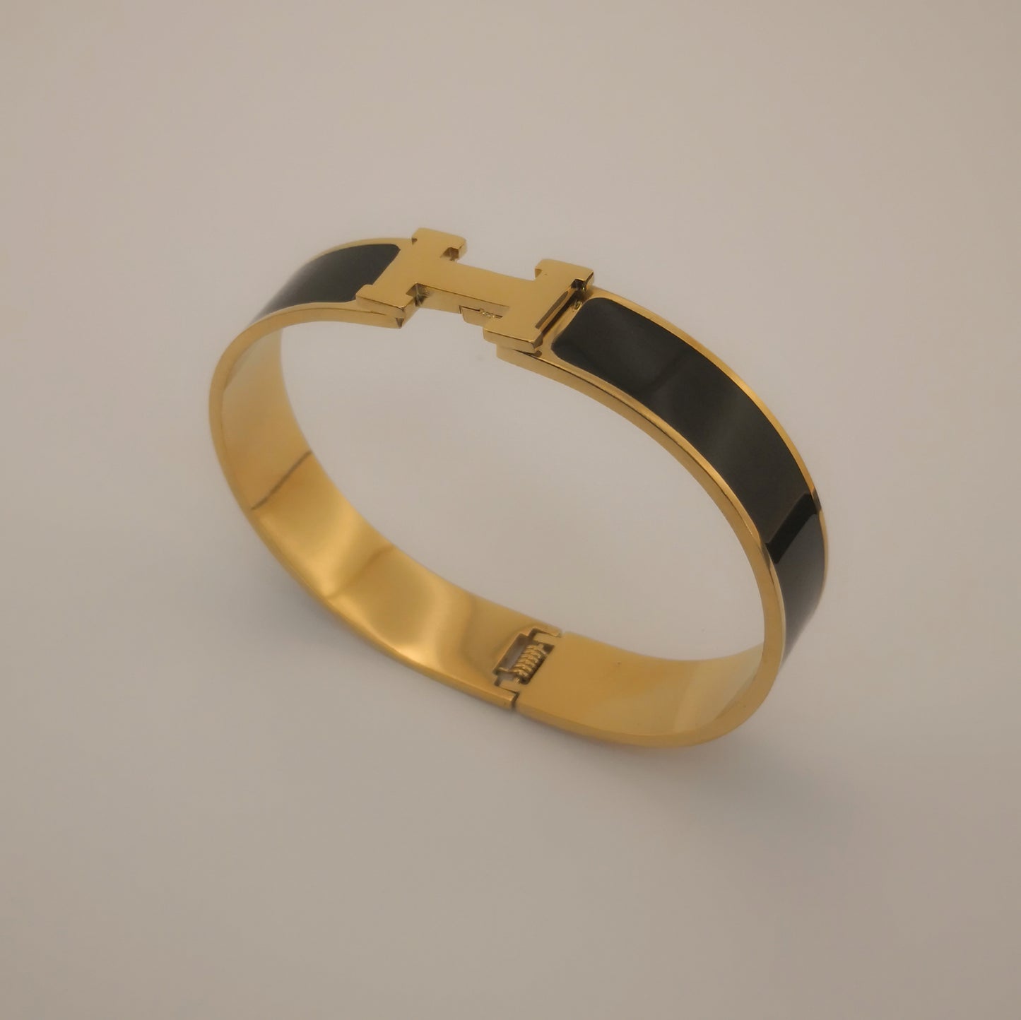 H letter Goudkleurige Armbanden - Intero Sieraden