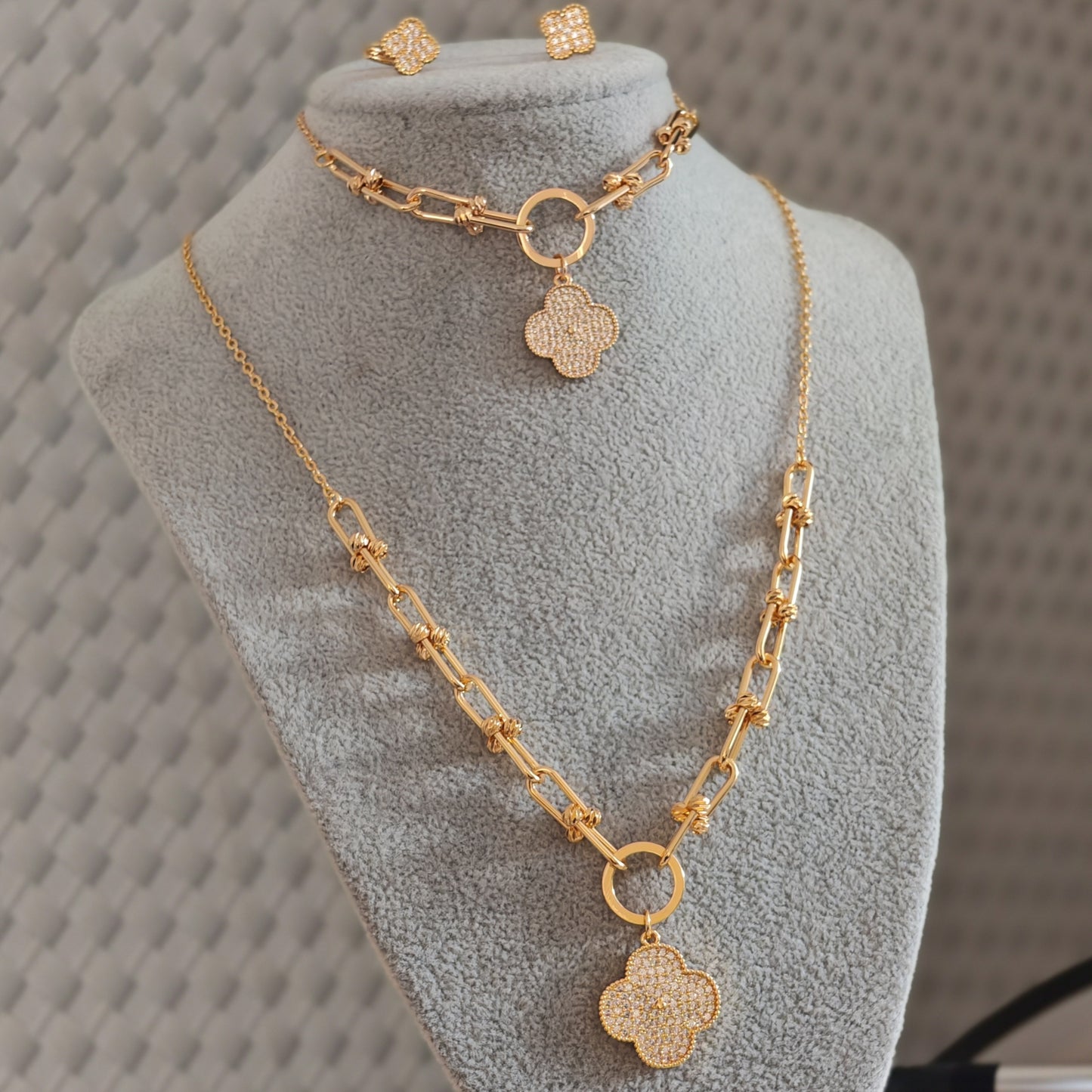 Golden Chic – 3-delige Sieradenset met Bloemdesign