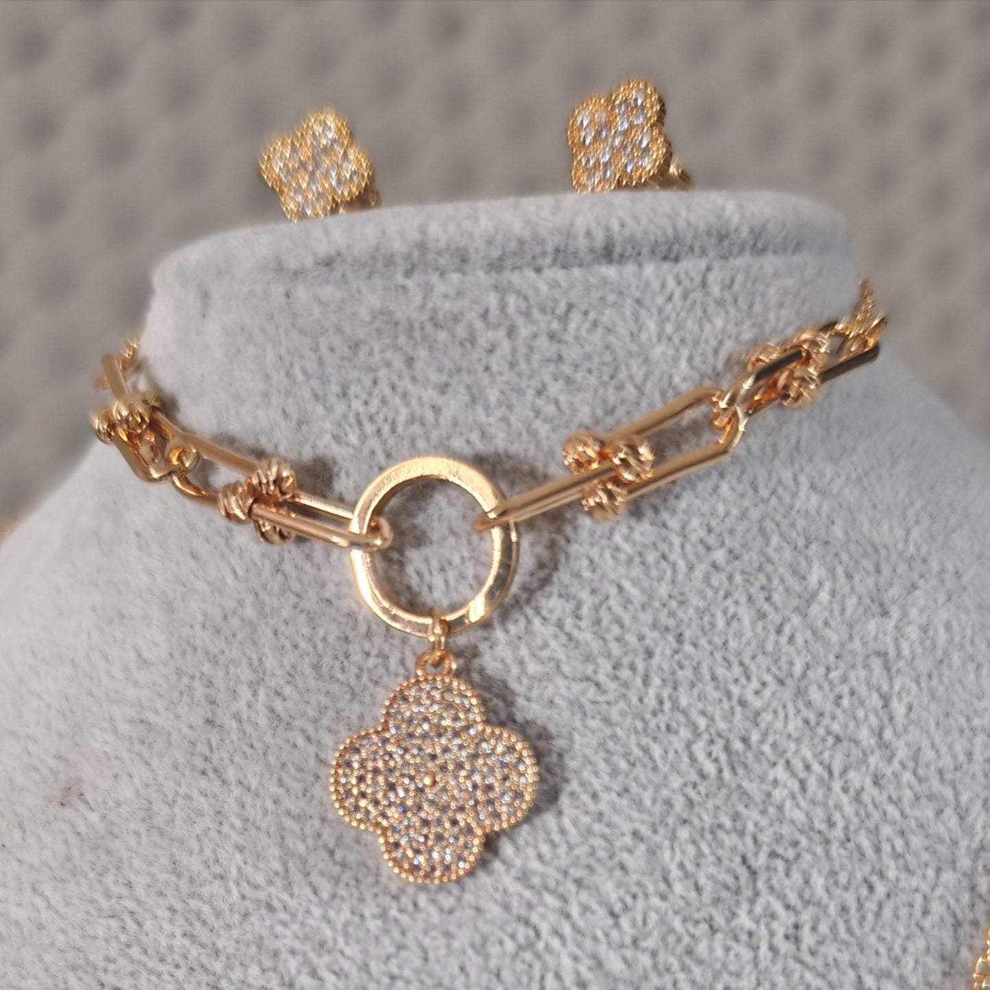 Golden Chic – 3-delige Sieradenset met Bloemdesign