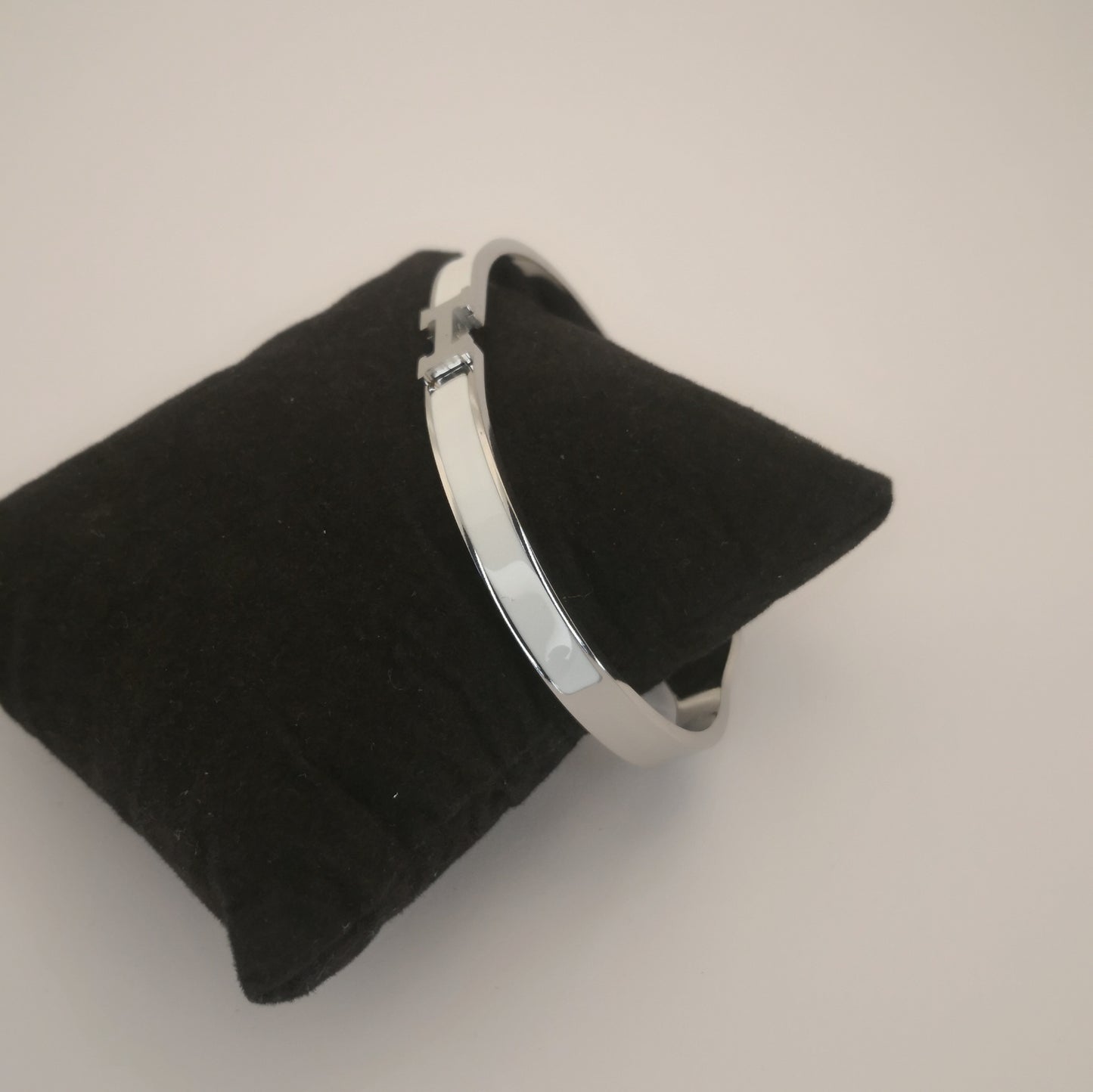 H letter Silverkleurige Armbanden - Dun - Intero Sieraden