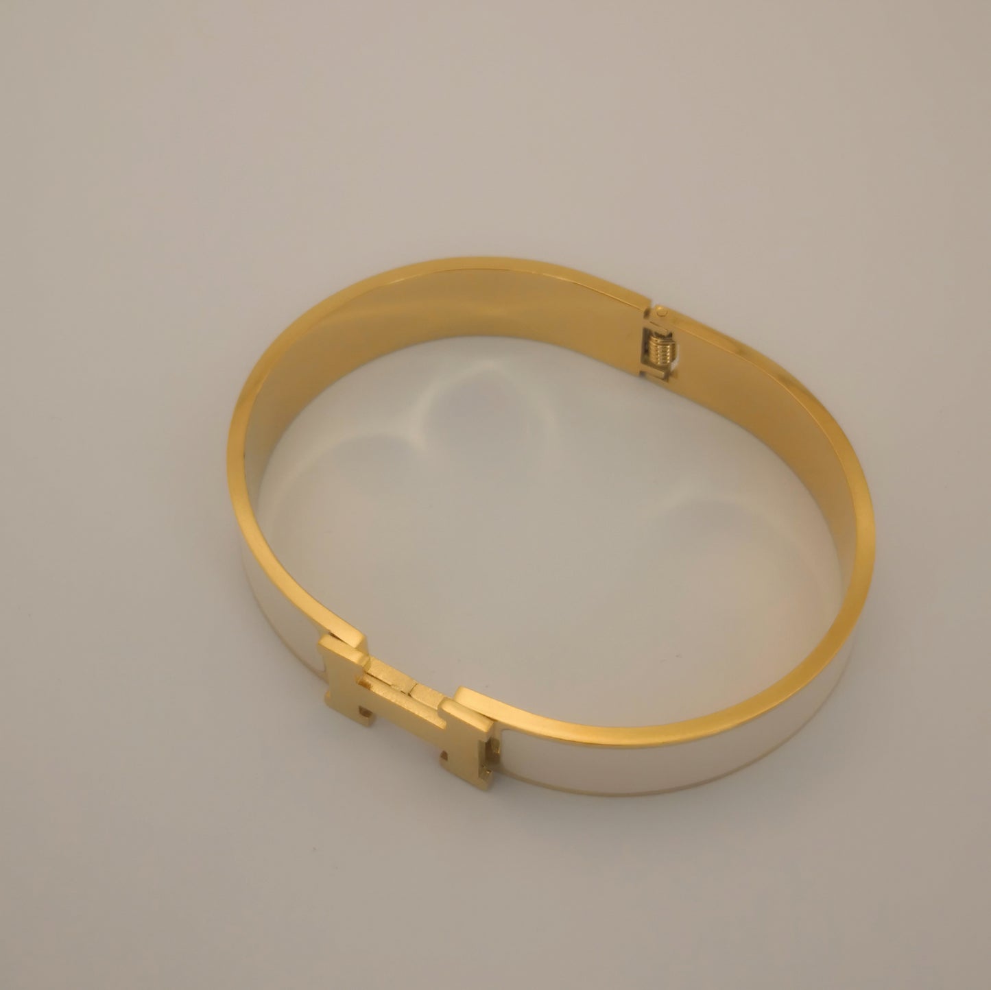 H letter Goudkleurige Armbanden - Intero Sieraden