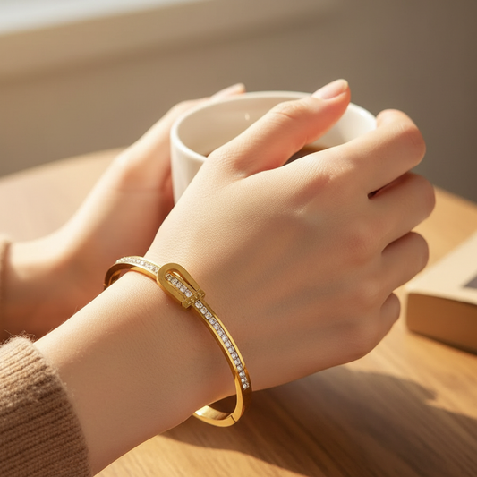 أسوارة أوفال ذهبية مع قهوة