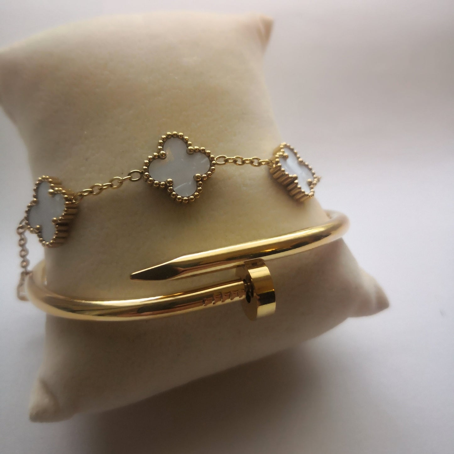 Spijker en Klaver Armbanden Goud en Wit - Intero Sieraden