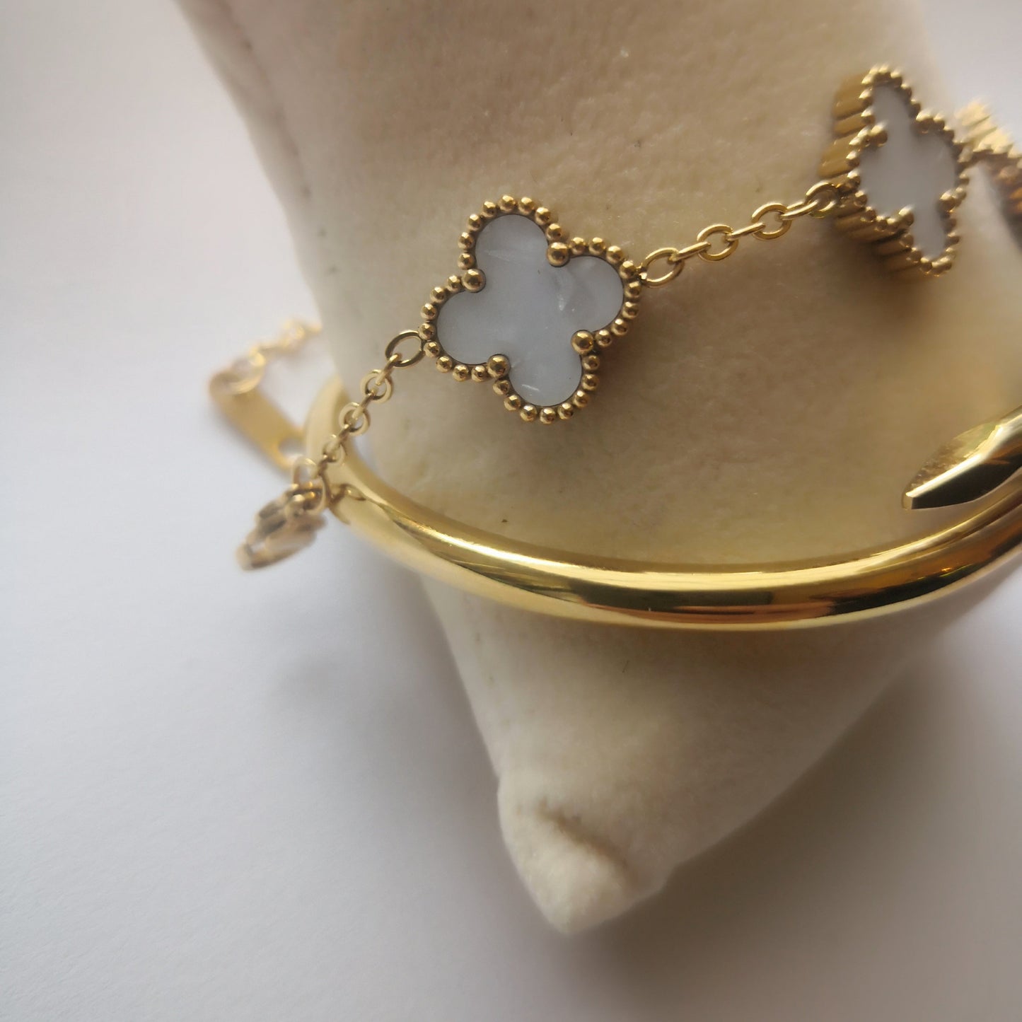 Spijker en Klaver Armbanden Goud en Wit - Intero Sieraden