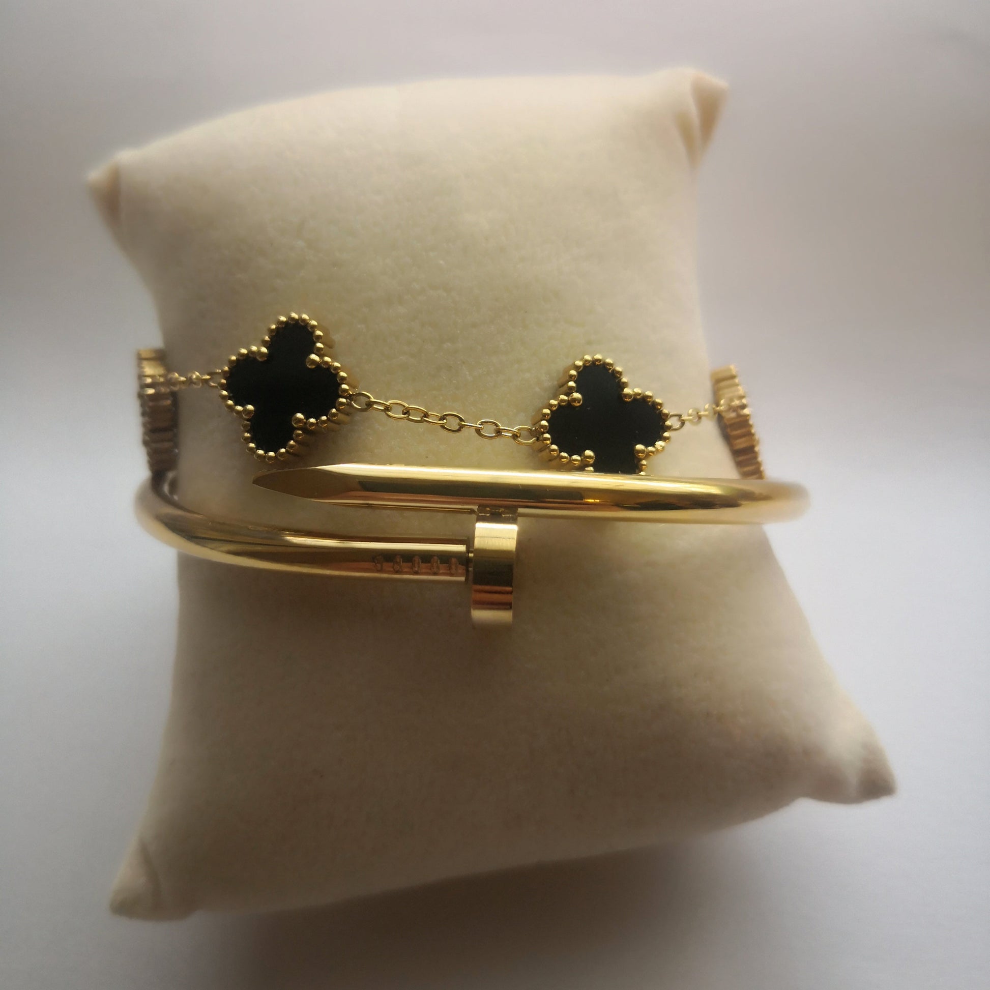Spijker en Klaver Armbanden Goud en Zwart - Intero Sieraden