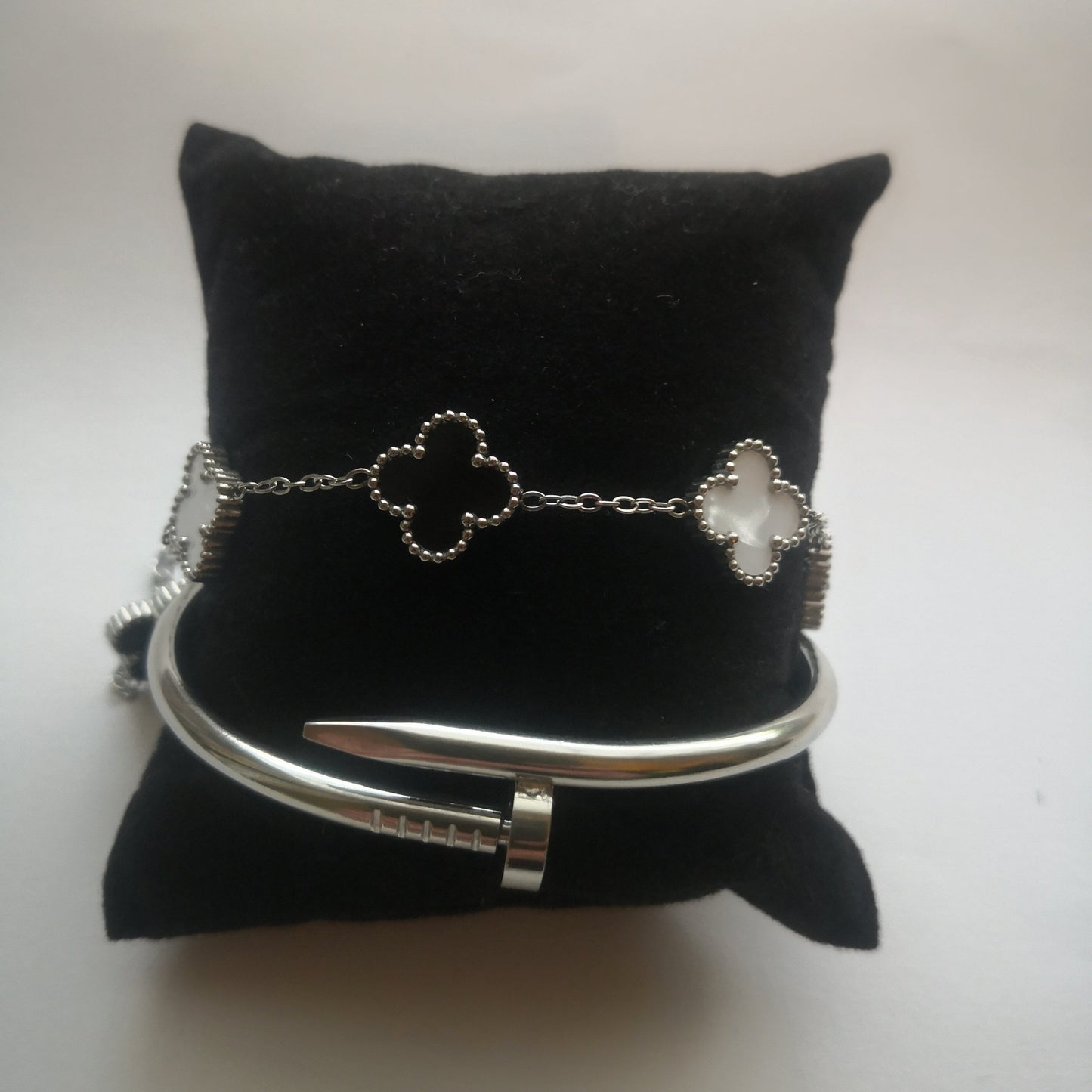 Spijker en Klaver Armbanden - Zilver en Zwart Wit - Intero Sieraden