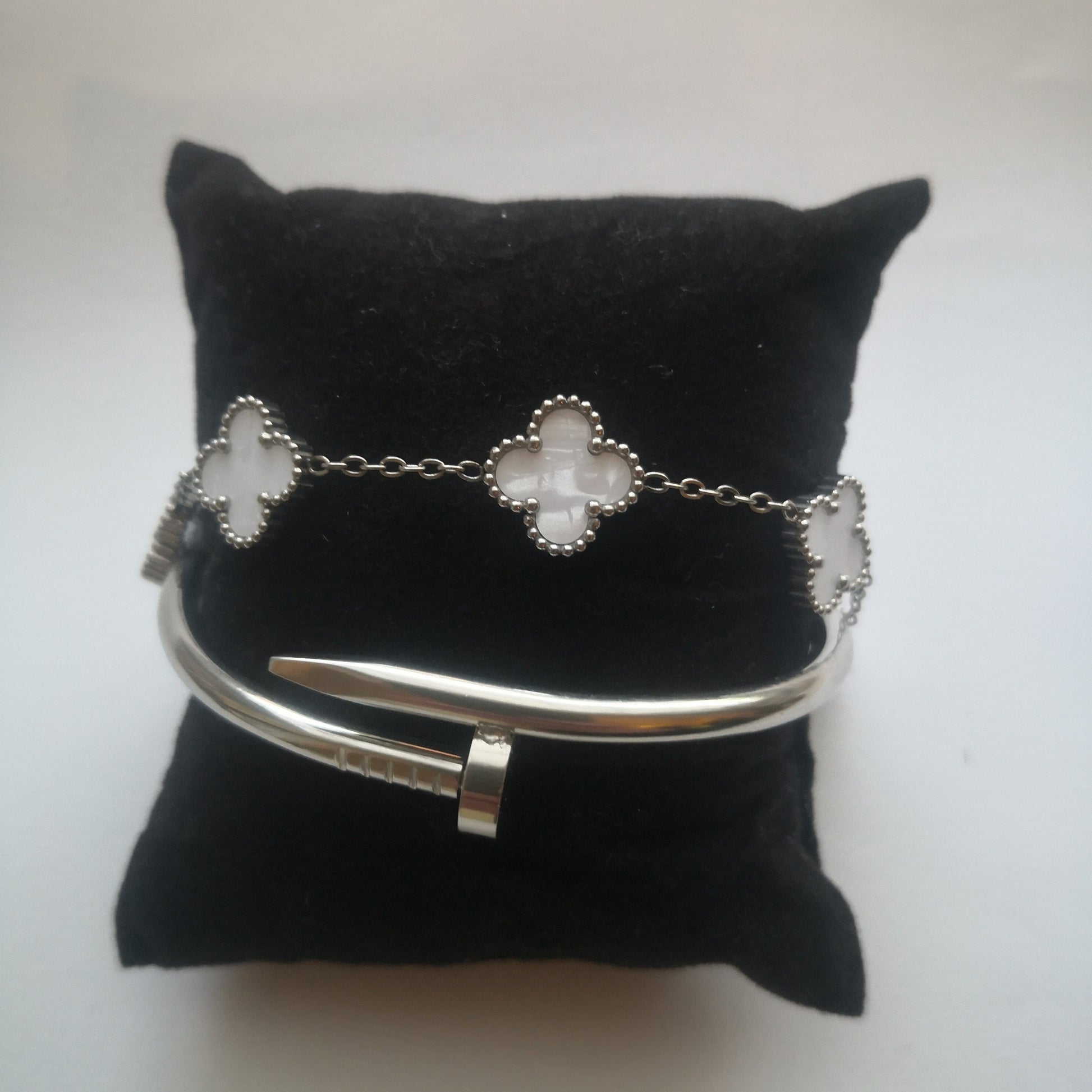 Spijker en Klaver Armbanden Zilver en Wit - Intero Sieraden