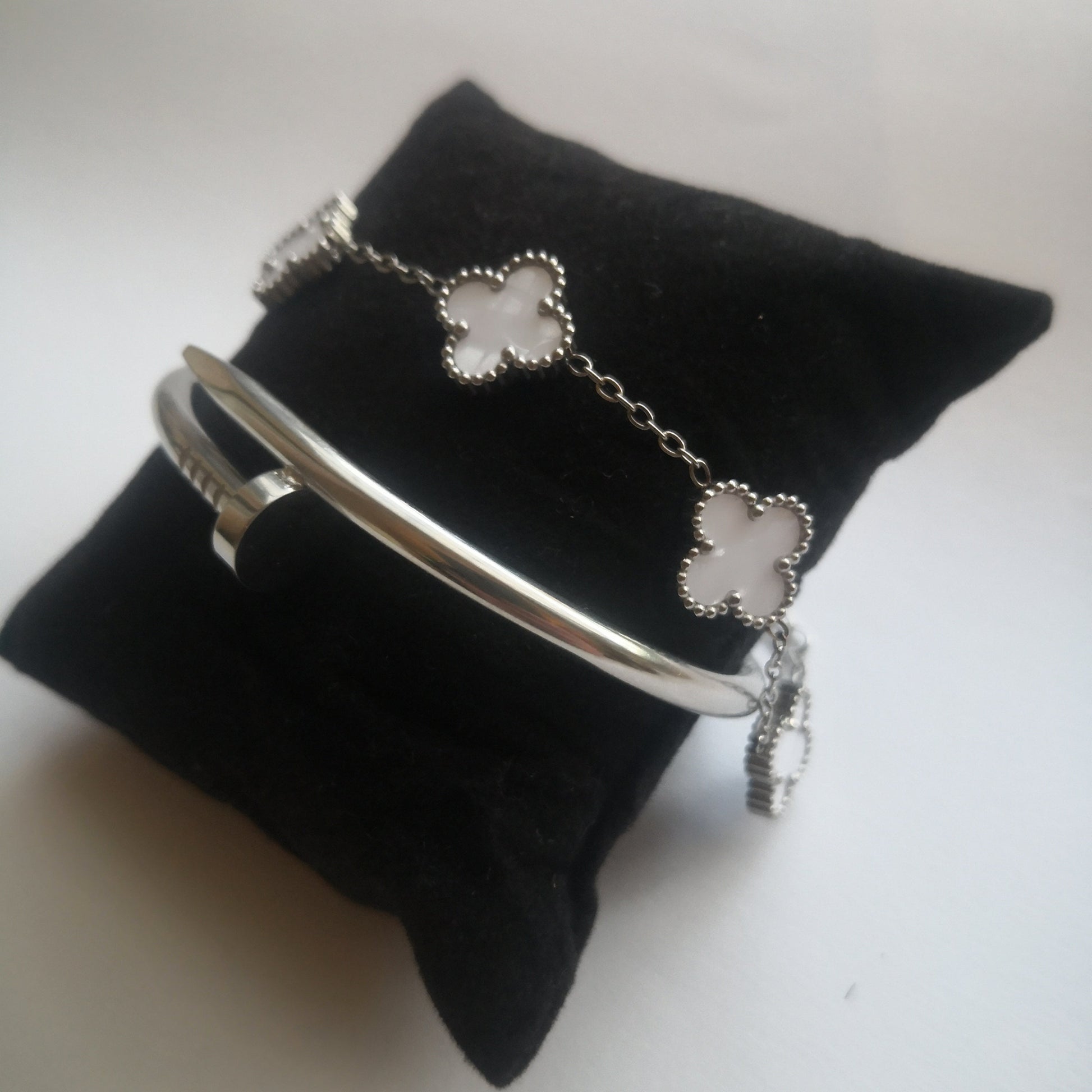 Spijker en Klaver Armbanden Zilver en Wit - Intero Sieraden