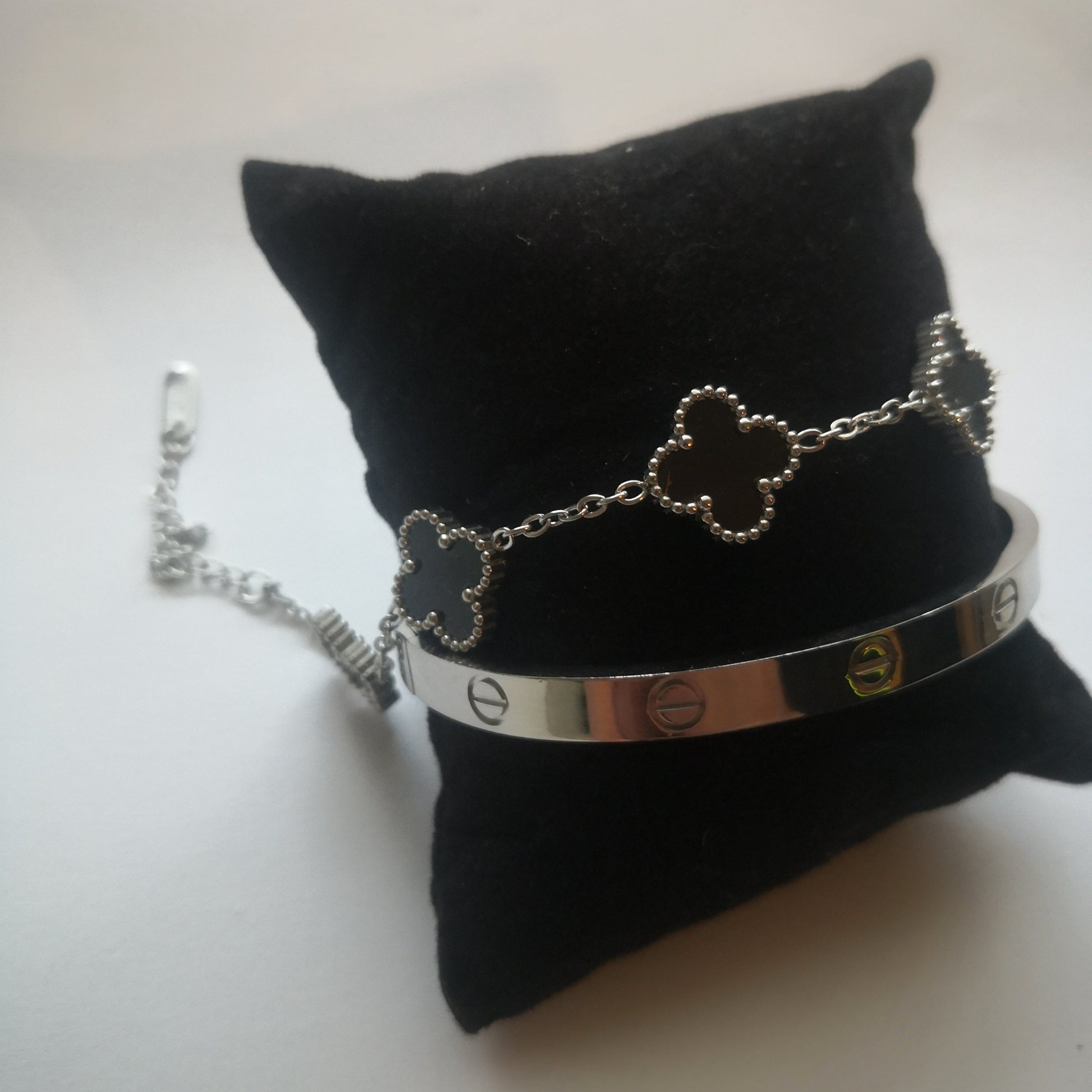 Trendy en Klaver Armbanden Zilver en Zwart - Intero Sieraden