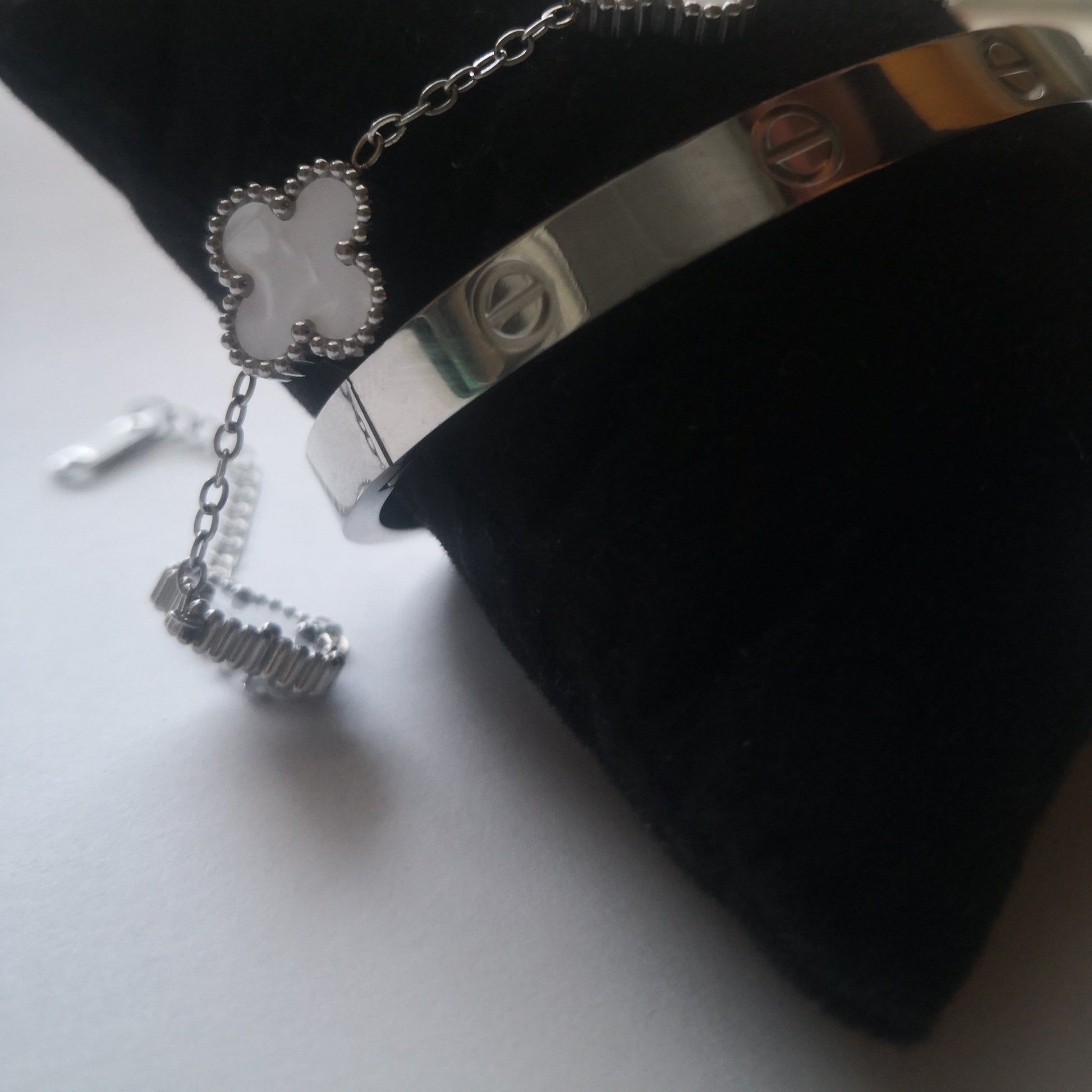 Trendy en Klaver Armbanden Zilver en Wit - Intero Sieraden
