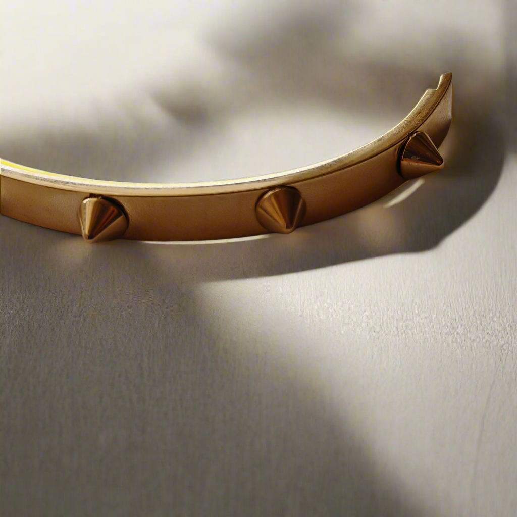 "Bold Spike" Armband – Een statement van kracht en durf