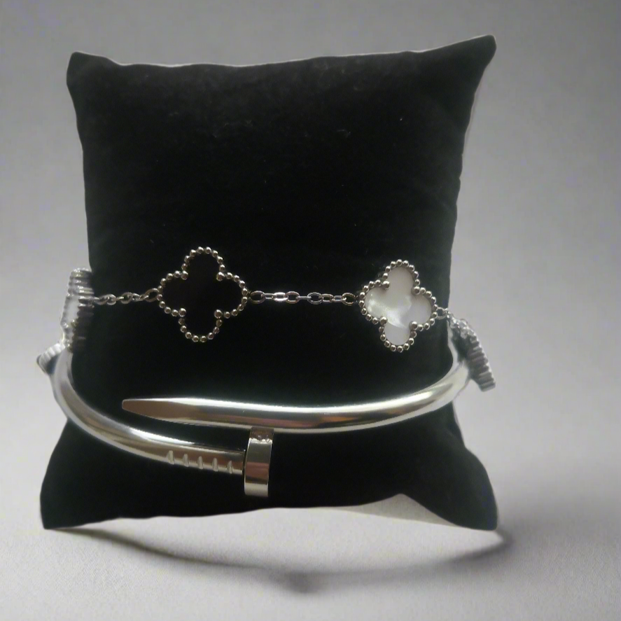 Spijker en Klaver Armbanden - Zilver en Zwart Wit - Intero Sieraden