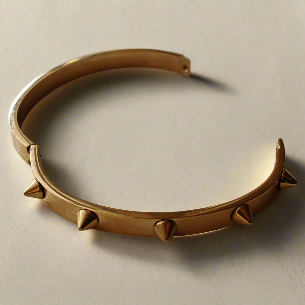 "Bold Spike" Armband – Een statement van kracht en durf