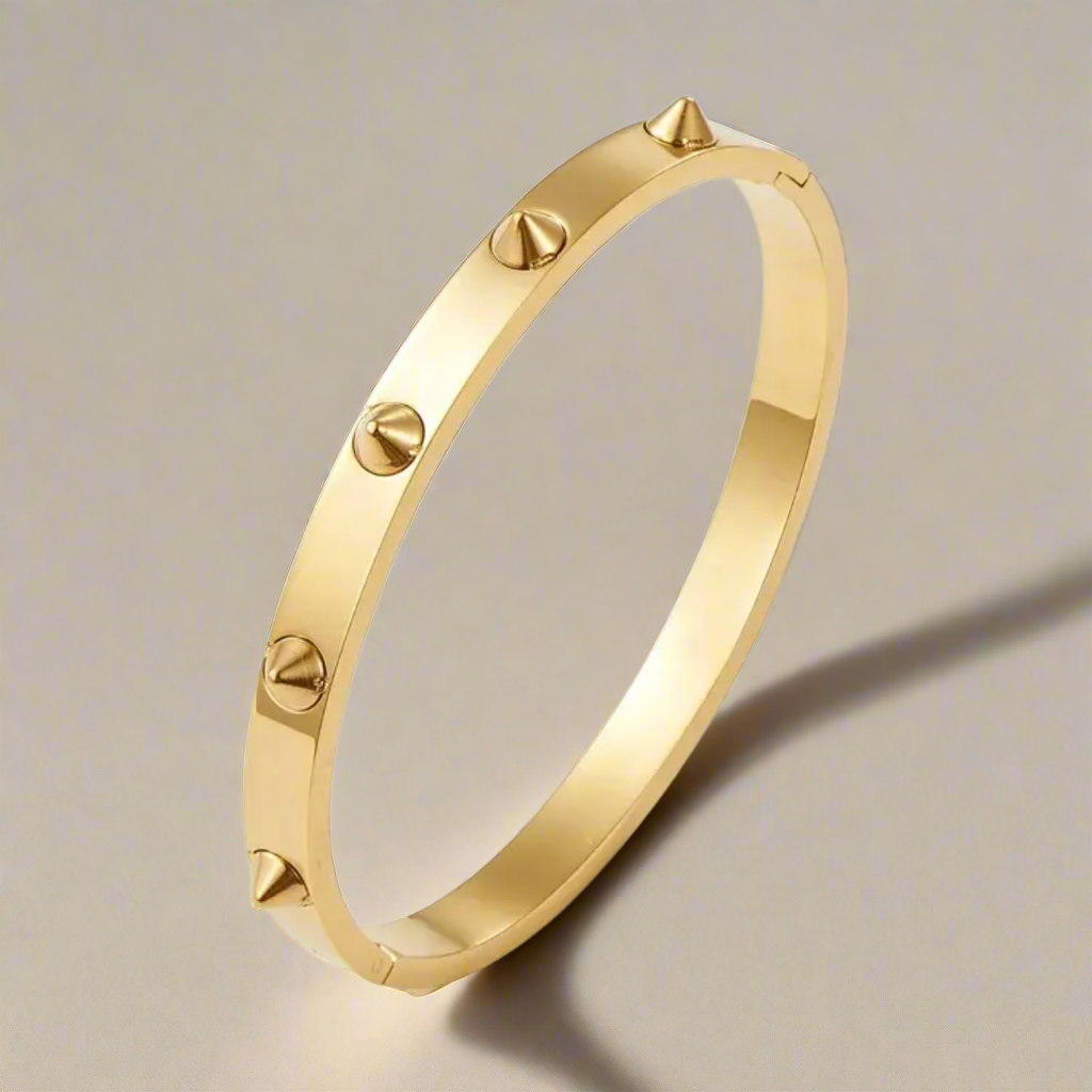 "Bold Spike" Armband – Een statement van kracht en durf