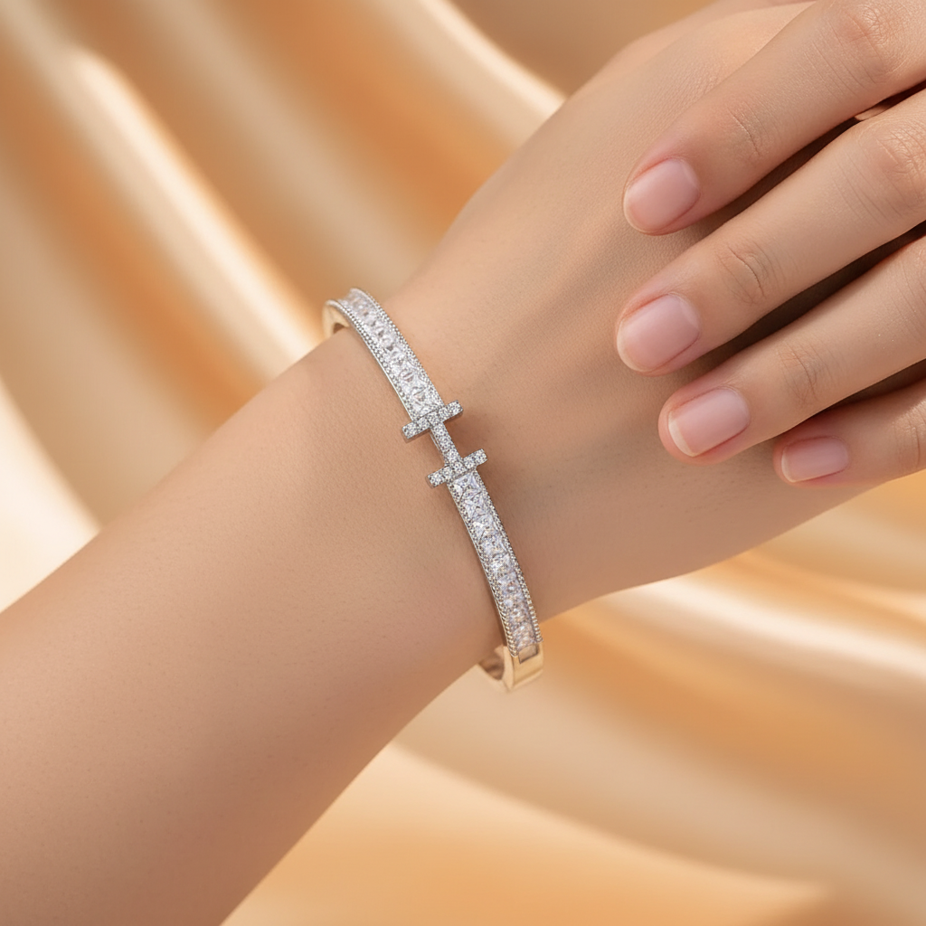 أسوارة H فضية بلمسة طبيعية