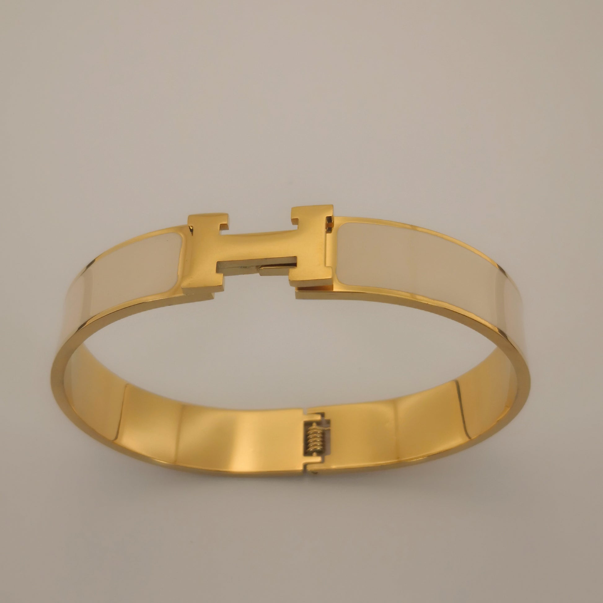 H letter Goudkleurige Armbanden - Intero Sieraden
