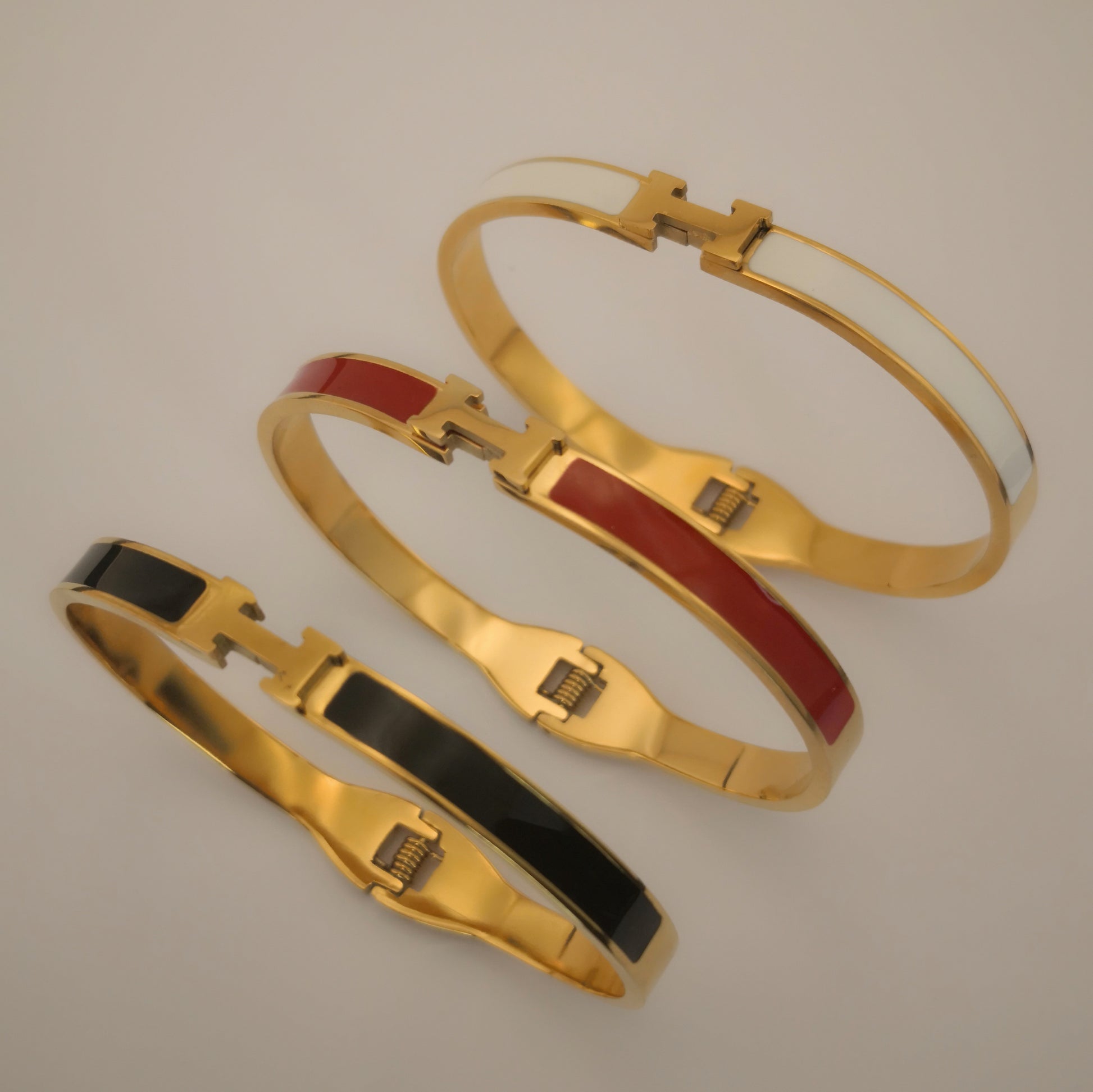 H letter Goudkleurige Armbanden - Dun - Intero Sieraden