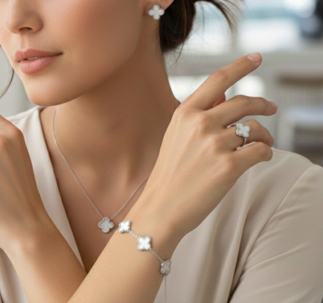 مجموعة مجوهرات البرسيم