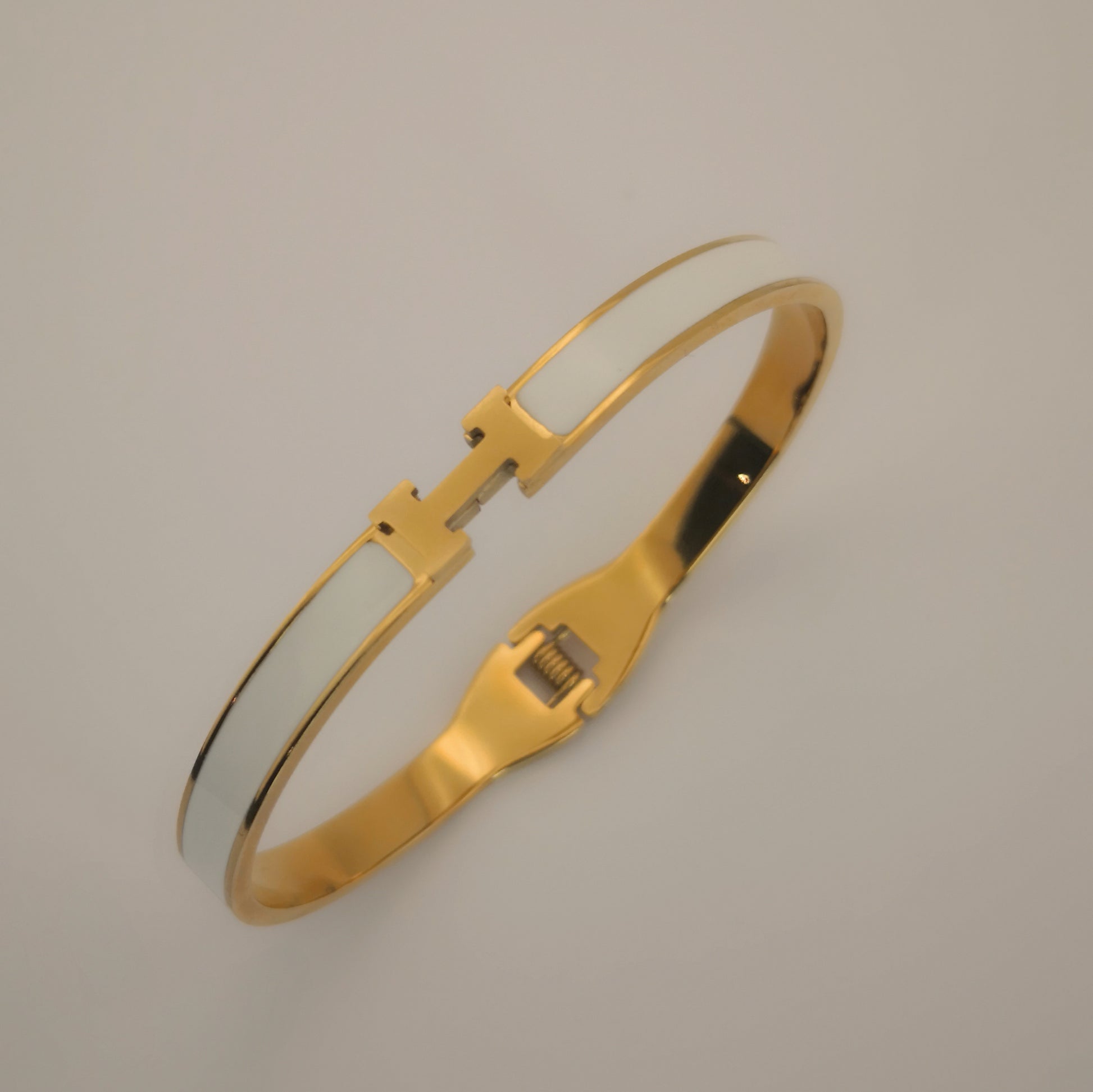 H letter Goudkleurige Armbanden - Dun - Intero Sieraden