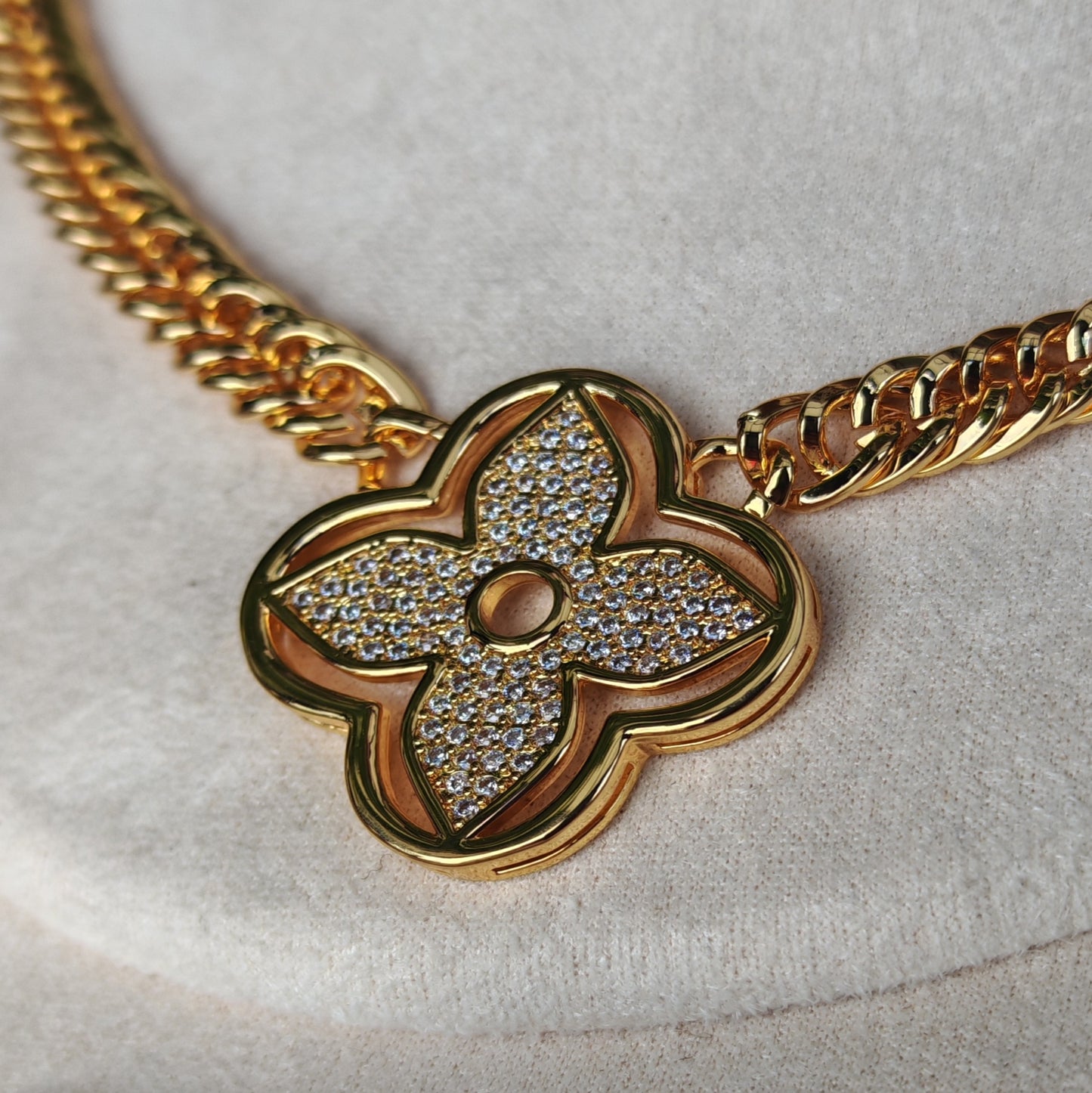 Royal Bloem Design – Luxe Goudkleurige Sieradenset